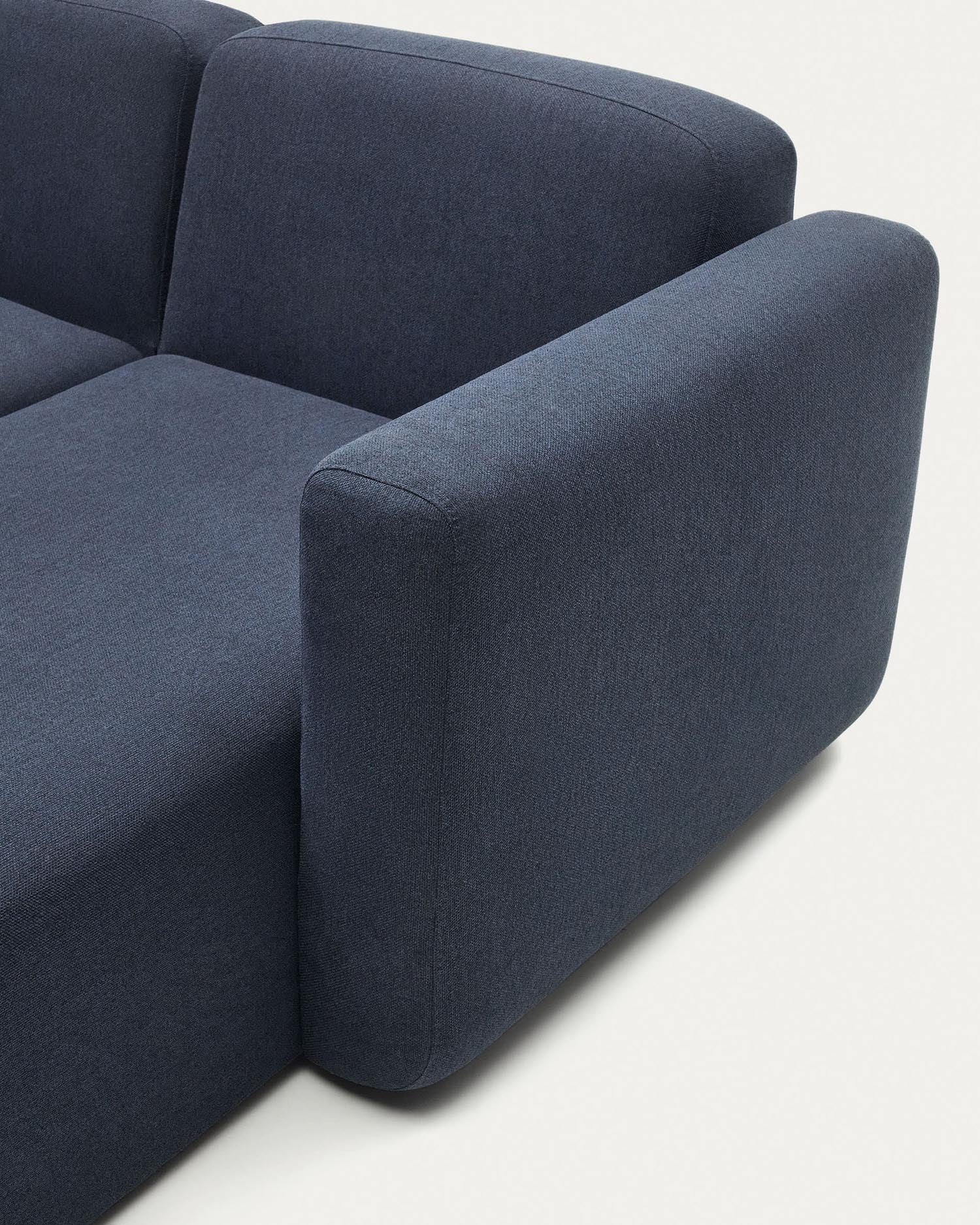 Elegantes, modulares 3-Sitzer-Sofa in Blau mit flexibler Chaiselongue, aus nachhaltigem Holz gefertigt.