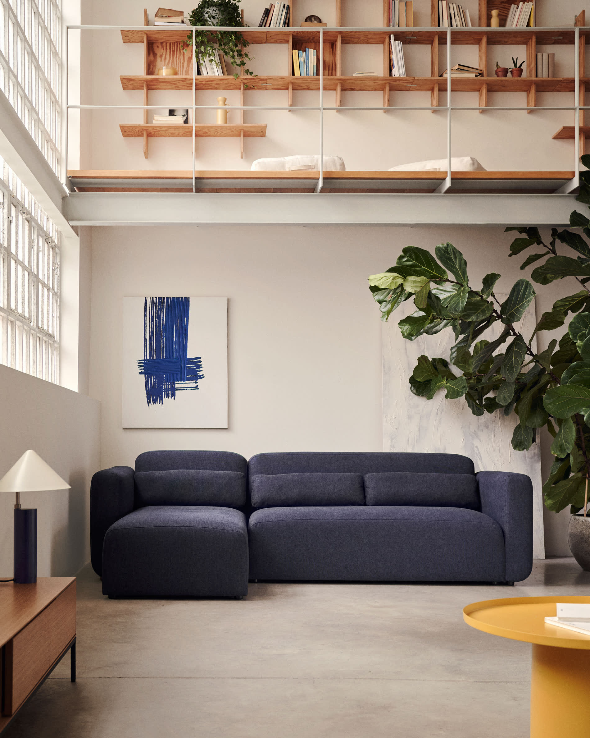 Elegantes, modulares 3-Sitzer-Sofa in Blau mit flexibler Chaiselongue, aus nachhaltigem Holz gefertigt.