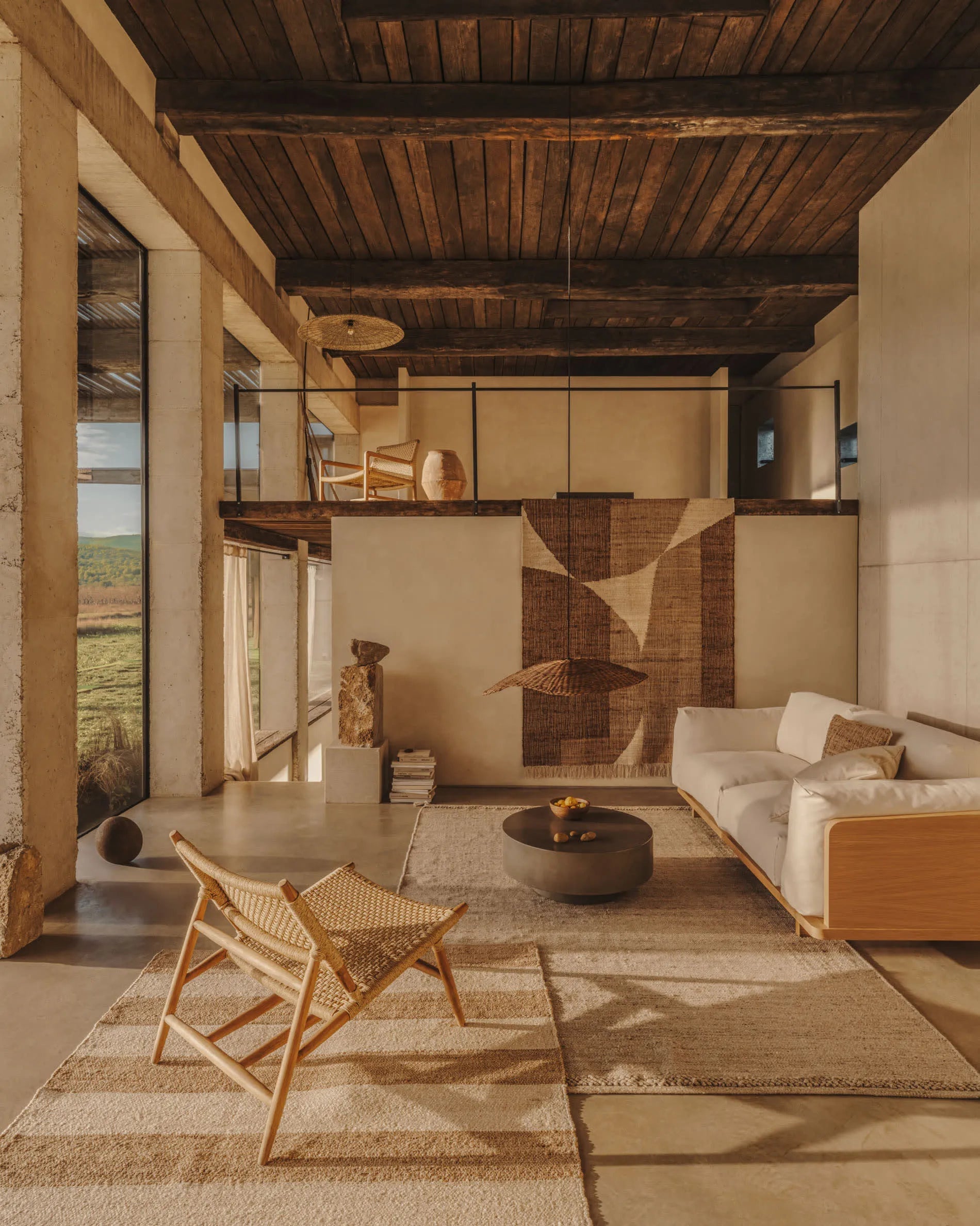 Elegantes 3-Sitzer-Sofa in Beige, 225 cm breit, aus nachhaltigen FSC-Materialien, ideal für stilvolles und umweltbewusstes Wohnen.