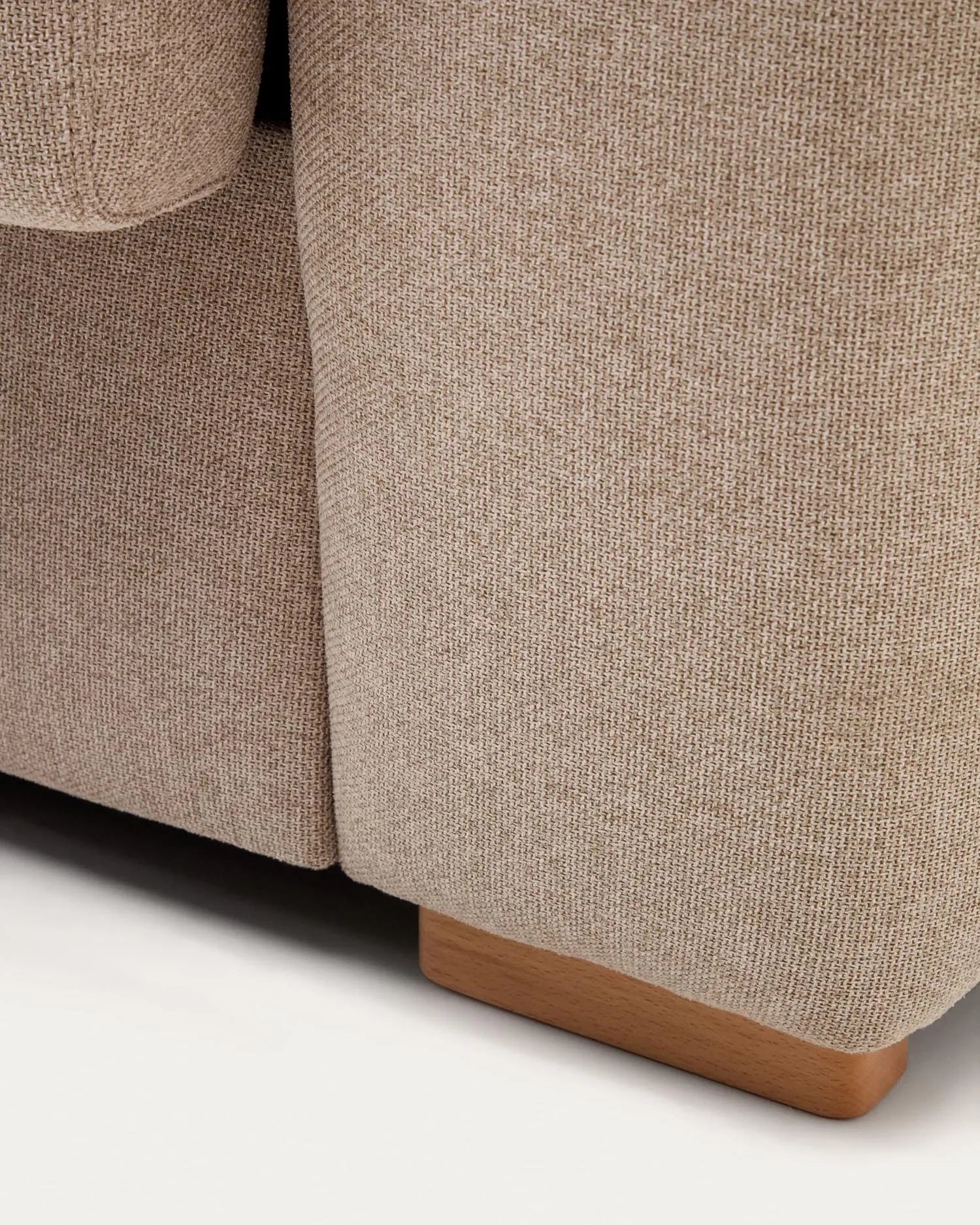 Elegantes 4-Sitzer-Bettsofa in Beige, 244 cm, mit viskoelastischer Polsterung und FSC-zertifiziertem Holz für Stil und Komfort.