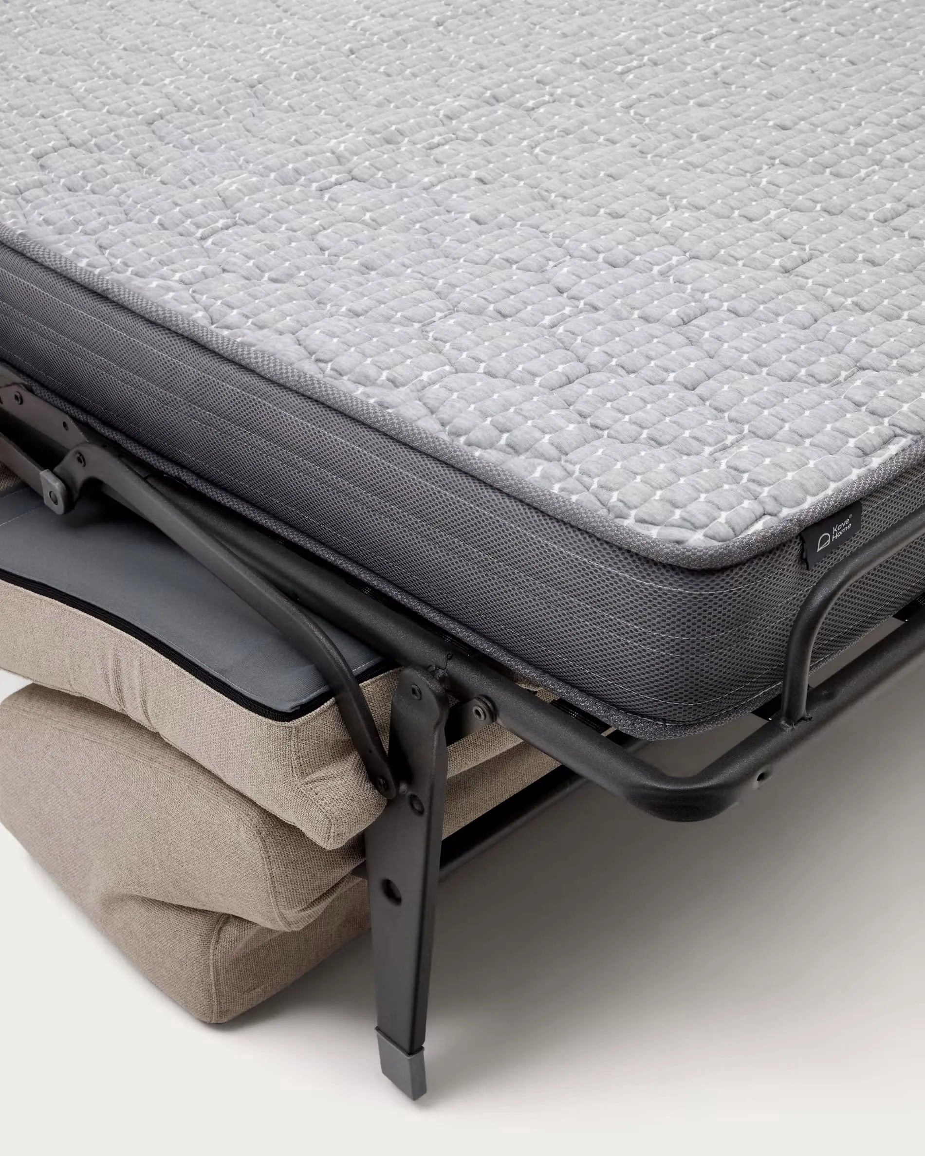 Das Anley 2-Sitzer-Bettsofa in Beige (204 cm) von Kave Home bietet stilvolles Design und FSC-zertifizierte Nachhaltigkeit.