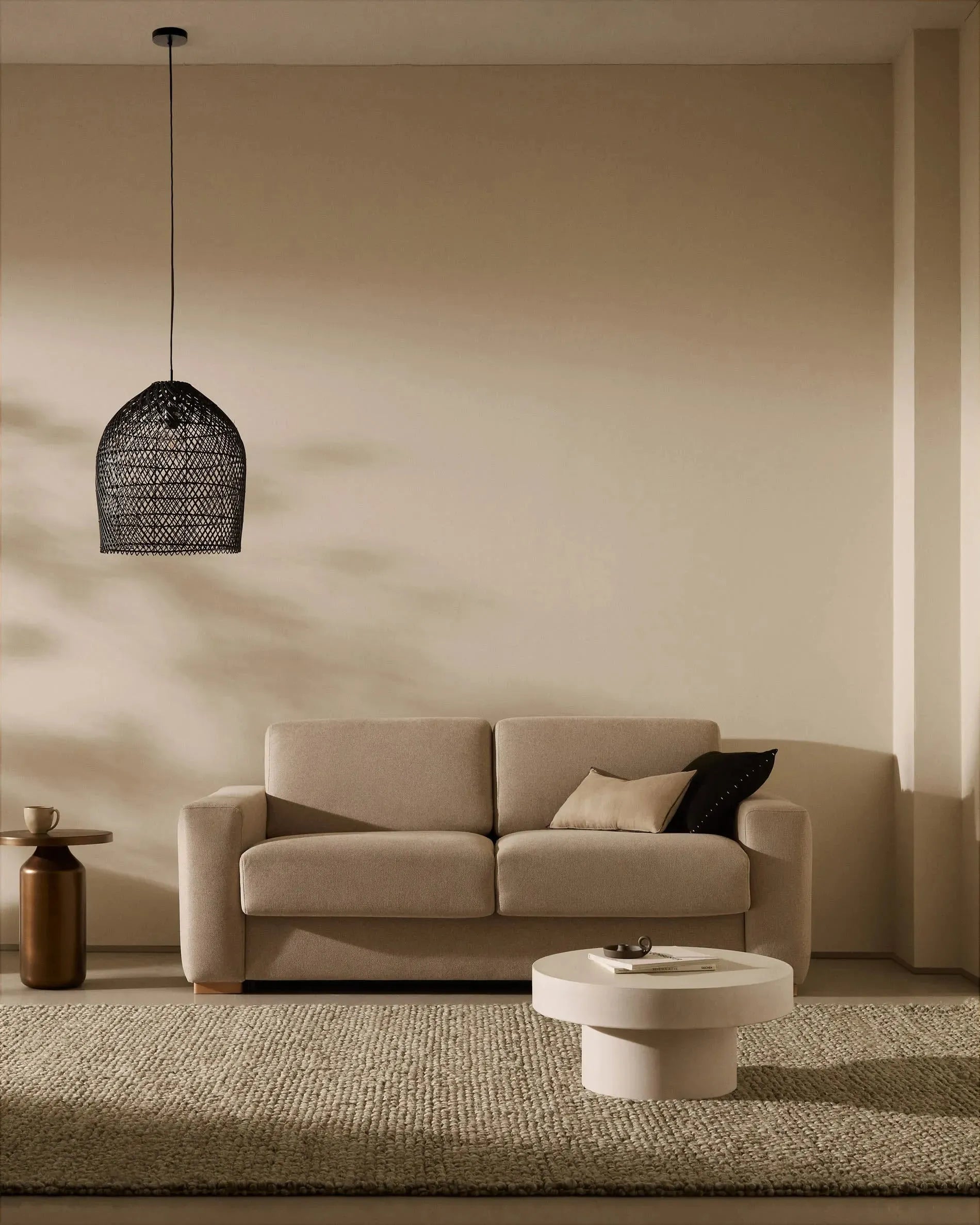 Das Anley 2-Sitzer-Bettsofa in Beige (204 cm) von Kave Home kombiniert modernes Design mit umweltfreundlichen FSC-Materialien.