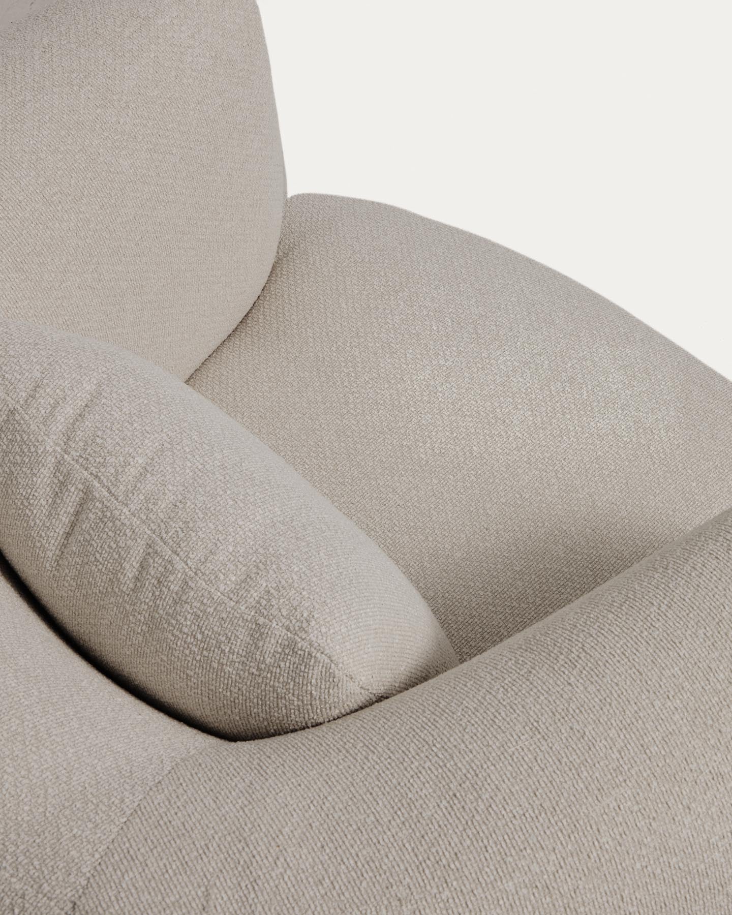 Drehsessel Martina mit Kissen mit Chenille in Steinton FSC Mix Credit in Steinfarben präsentiert im Onlineshop von KAQTU Design AG. Drehsessel ist von Kave Home
