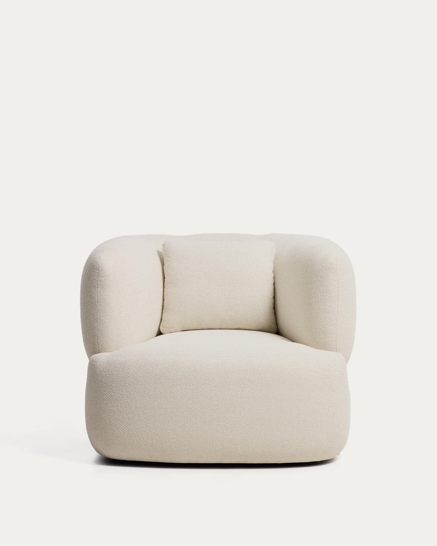 Schwer entflammbarer Drehsessel Martina mit Kissen aus Chenille in Ecru FSC Mix Credit in Ecru präsentiert im Onlineshop von KAQTU Design AG. Sessel ist von Kave Home