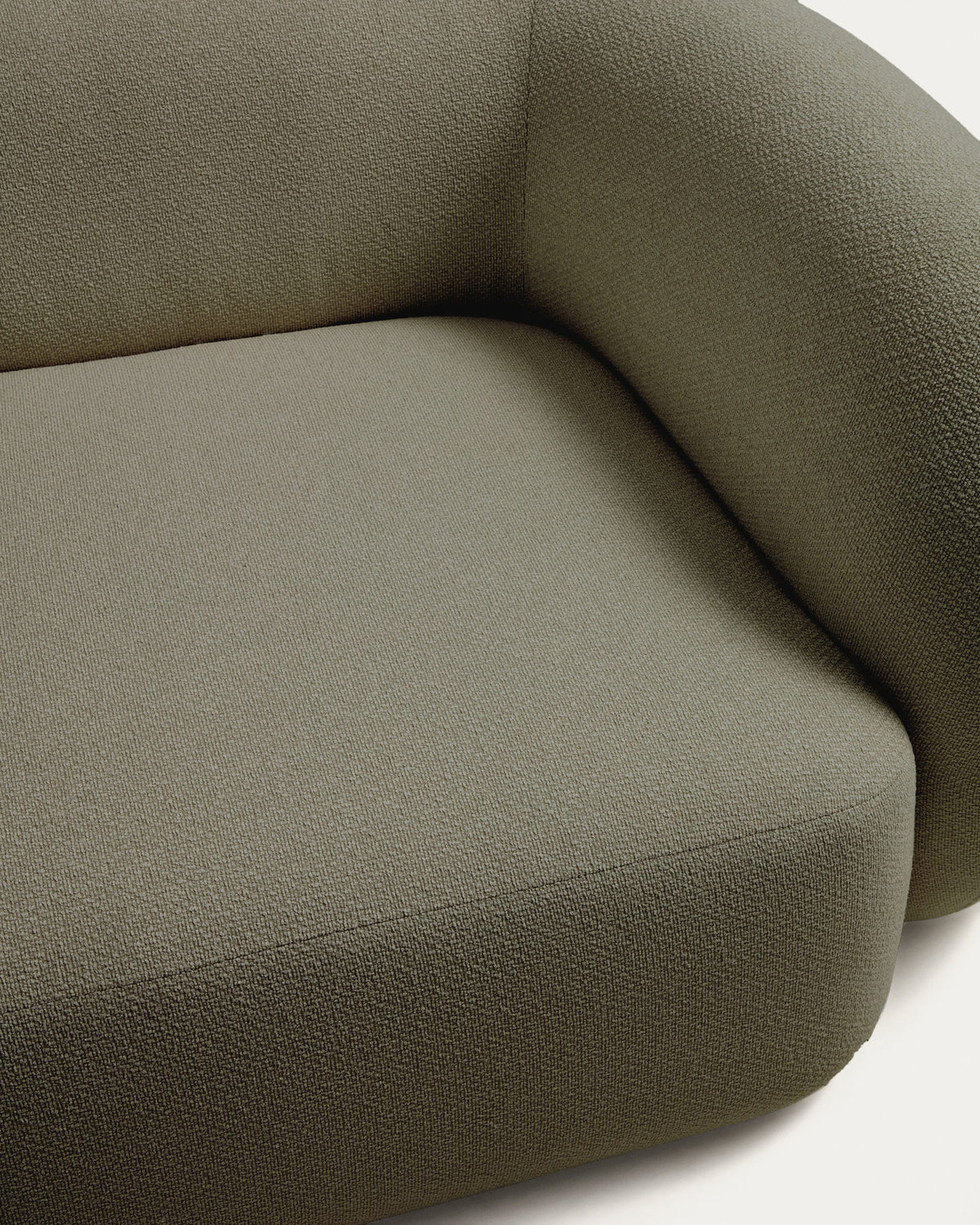 3-Sitzer-Sofa Martina in grünem Chenille 246 cm FSC Mix Credit in Grün präsentiert im Onlineshop von KAQTU Design AG. 3er Sofa ist von Kave Home