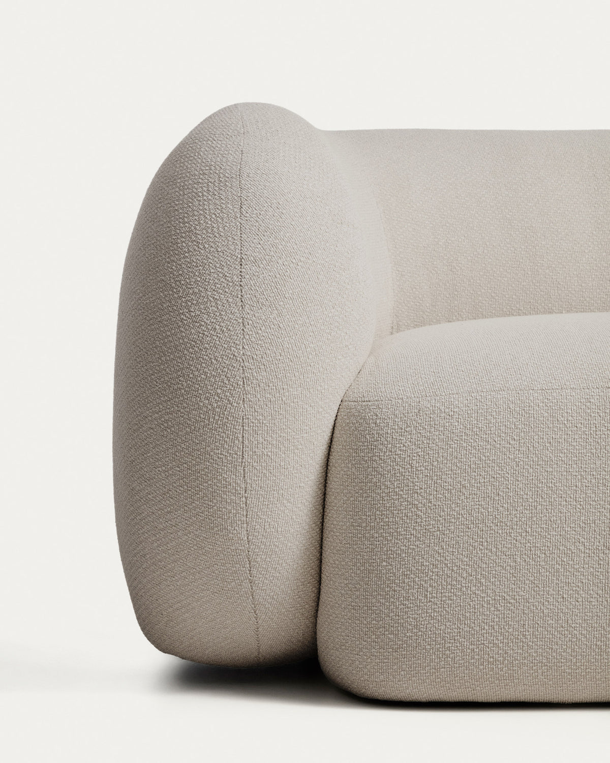 3-Sitzer-Sofa Martina in Lammfelloptik in Steinton 246 cm FSC Mix Credit in Steinfarben präsentiert im Onlineshop von KAQTU Design AG. 3er Sofa ist von Kave Home