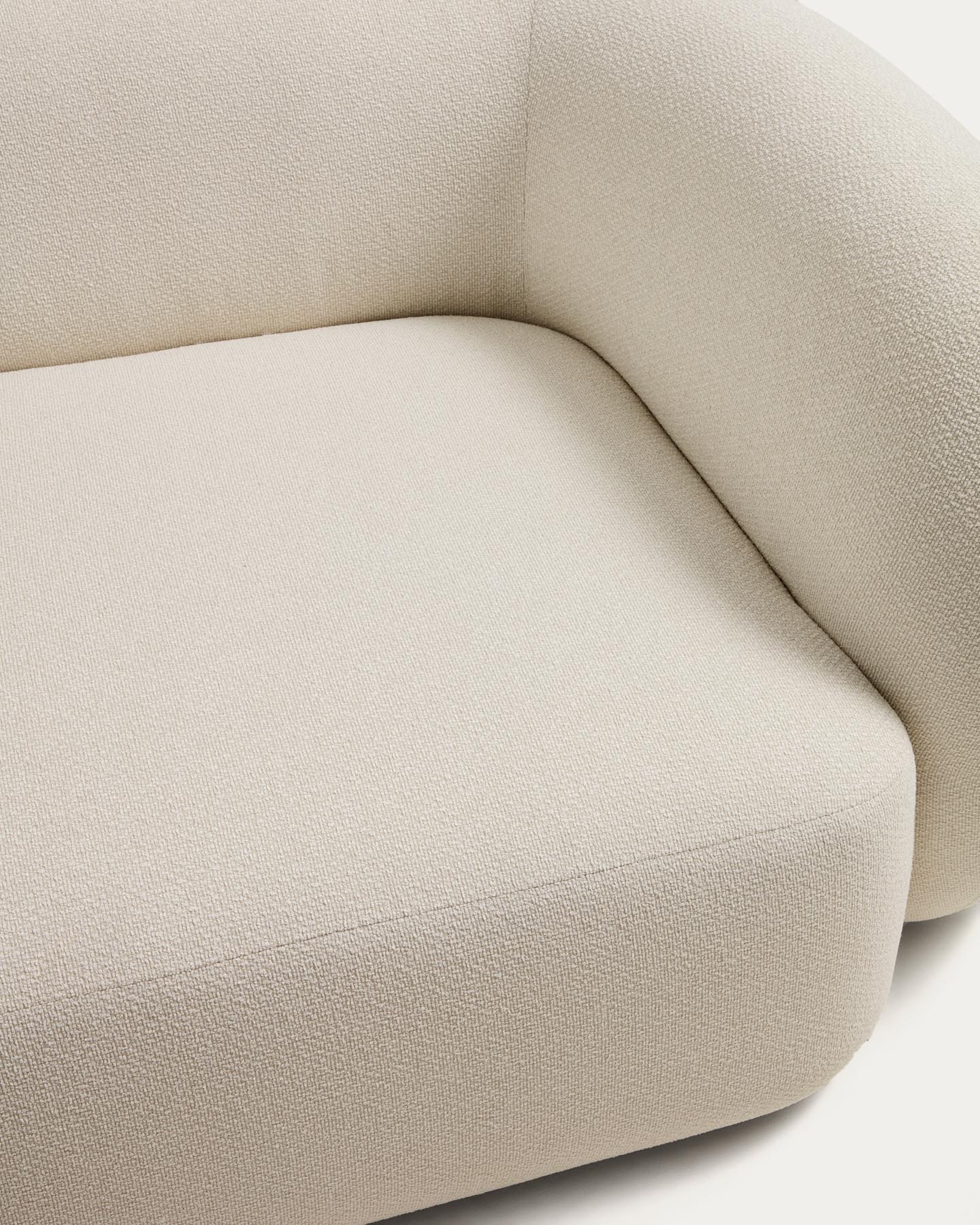 3-Sitzer-Sofa Martina aus Chenille in Ecru 246 cm FSC Mix Credit in Ecru präsentiert im Onlineshop von KAQTU Design AG. 3er Sofa ist von Kave Home