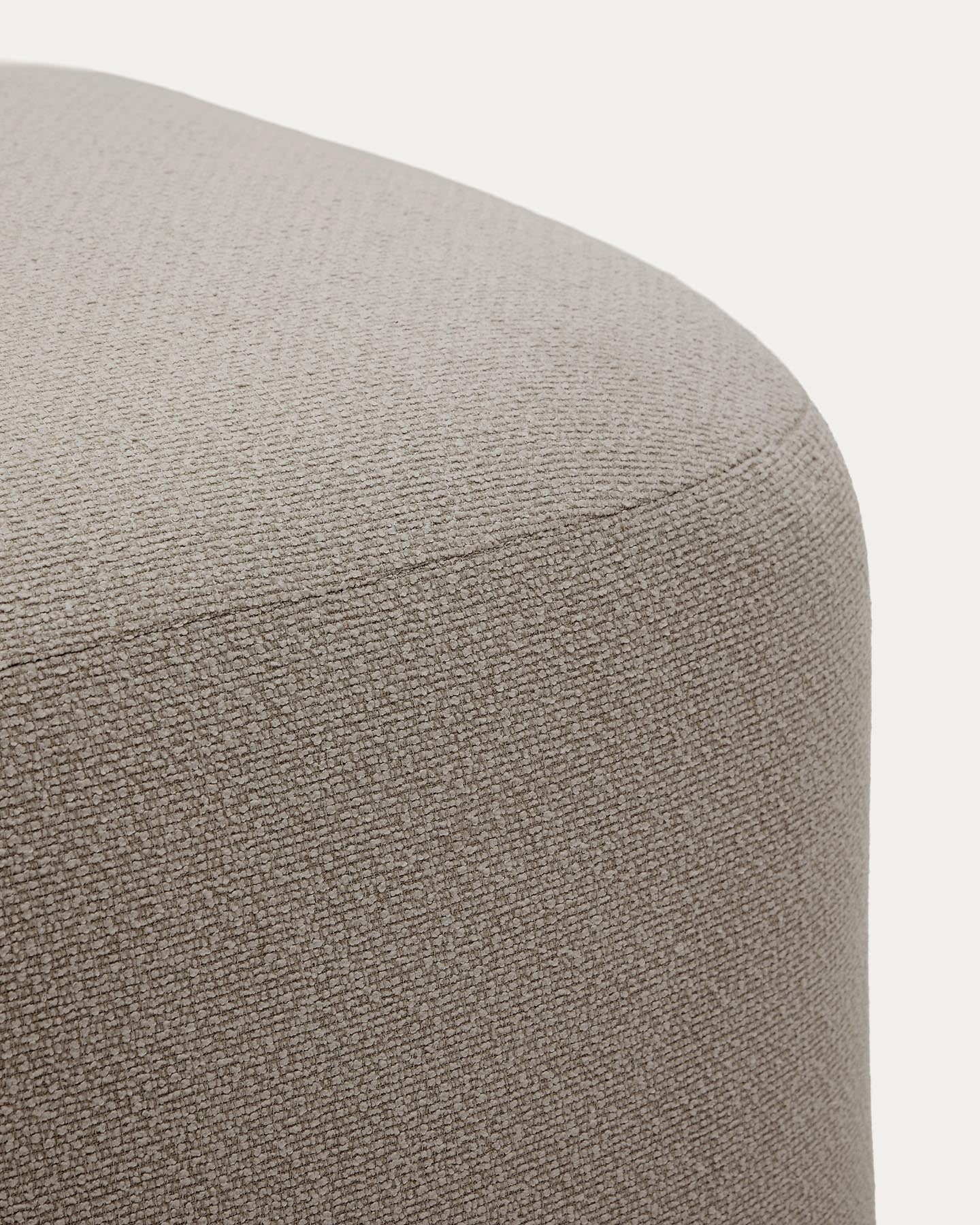 Schwer entflammbare Fussablage Martina in Chenille in Steinton 123 x 85 cm in Steinfarben präsentiert im Onlineshop von KAQTU Design AG. Pouf ist von Kave Home