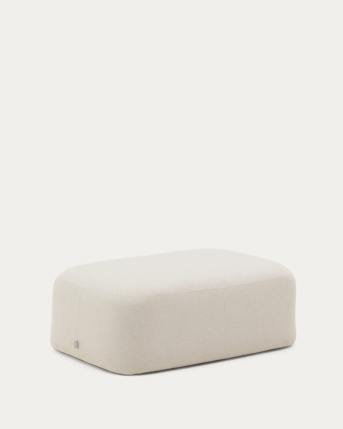 Schwer entflammbare Fussablage Martina aus Chenille in Ecru 123 x 85 cm in Ecru präsentiert im Onlineshop von KAQTU Design AG. Pouf ist von Kave Home