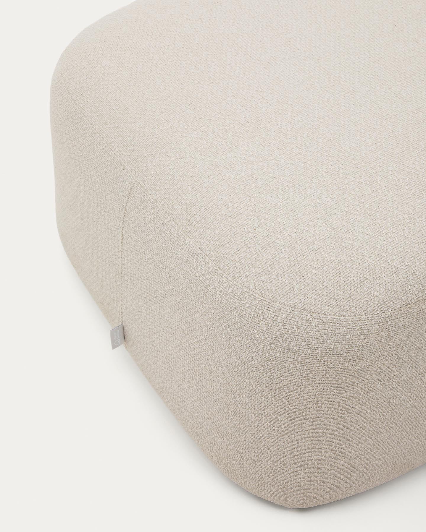 Schwer entflammbare Fussablage Martina aus Chenille in Ecru 123 x 85 cm in Ecru präsentiert im Onlineshop von KAQTU Design AG. Pouf ist von Kave Home