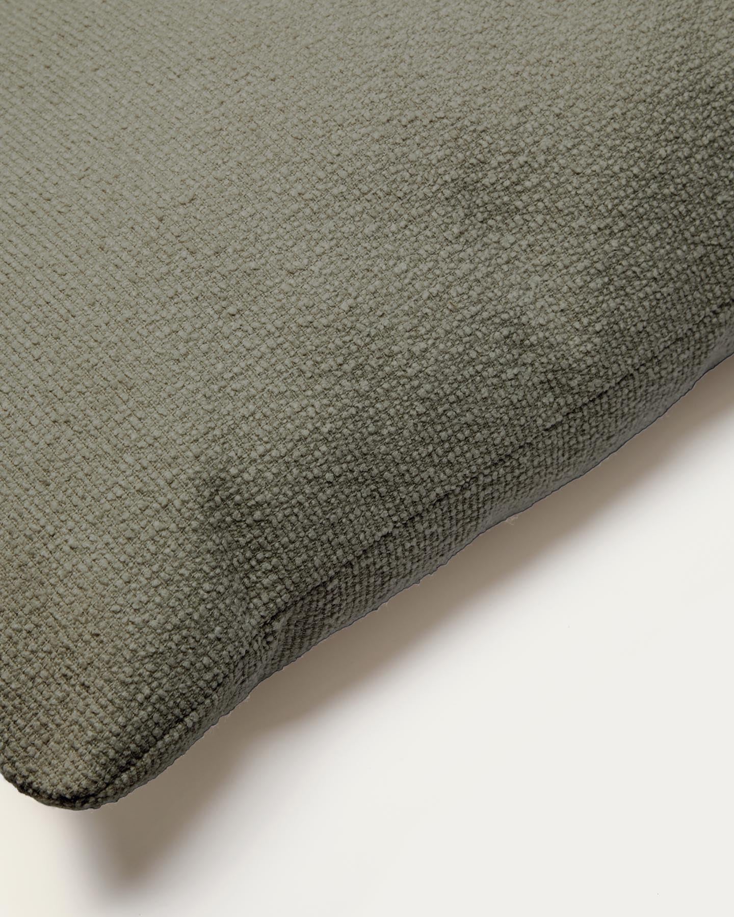 Kissen Martina mit Chenille in Grün 52 x 52 cm in Grün präsentiert im Onlineshop von KAQTU Design AG. Deko Kissen ist von Kave Home