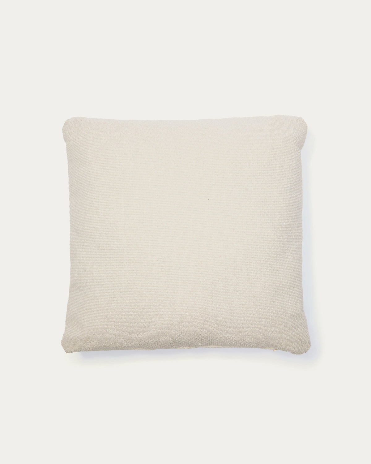 Kissen Martina mit Chenille in Ecru 52 x 52 cm in Ecru präsentiert im Onlineshop von KAQTU Design AG. Deko Kissen ist von Kave Home