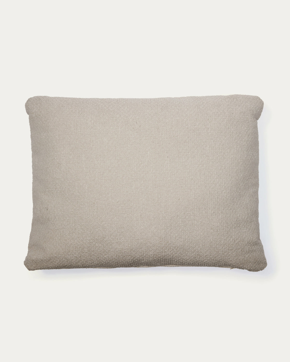 Schwer entflammbares Kissen Martina in Chenille in Steinton 47 x 36 cm in Steinfarben präsentiert im Onlineshop von KAQTU Design AG. Deko Kissen ist von Kave Home