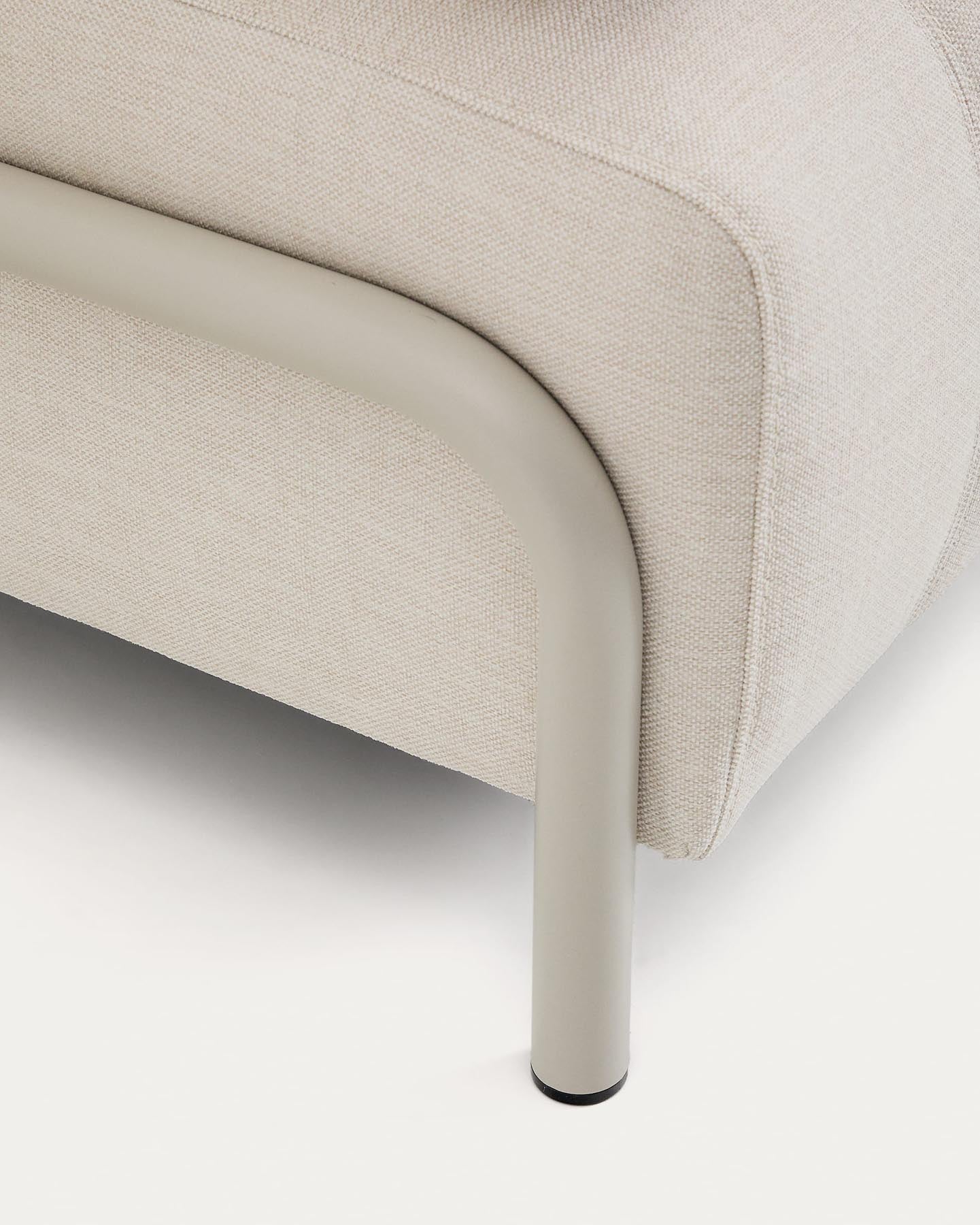 2-Sitzer-Sofa Compo aus Chenille in Ecru mit beigem Metallgestell 200 cm FSC Mix Credit in Ecru präsentiert im Onlineshop von KAQTU Design AG. 2er Sofa ist von Kave Home