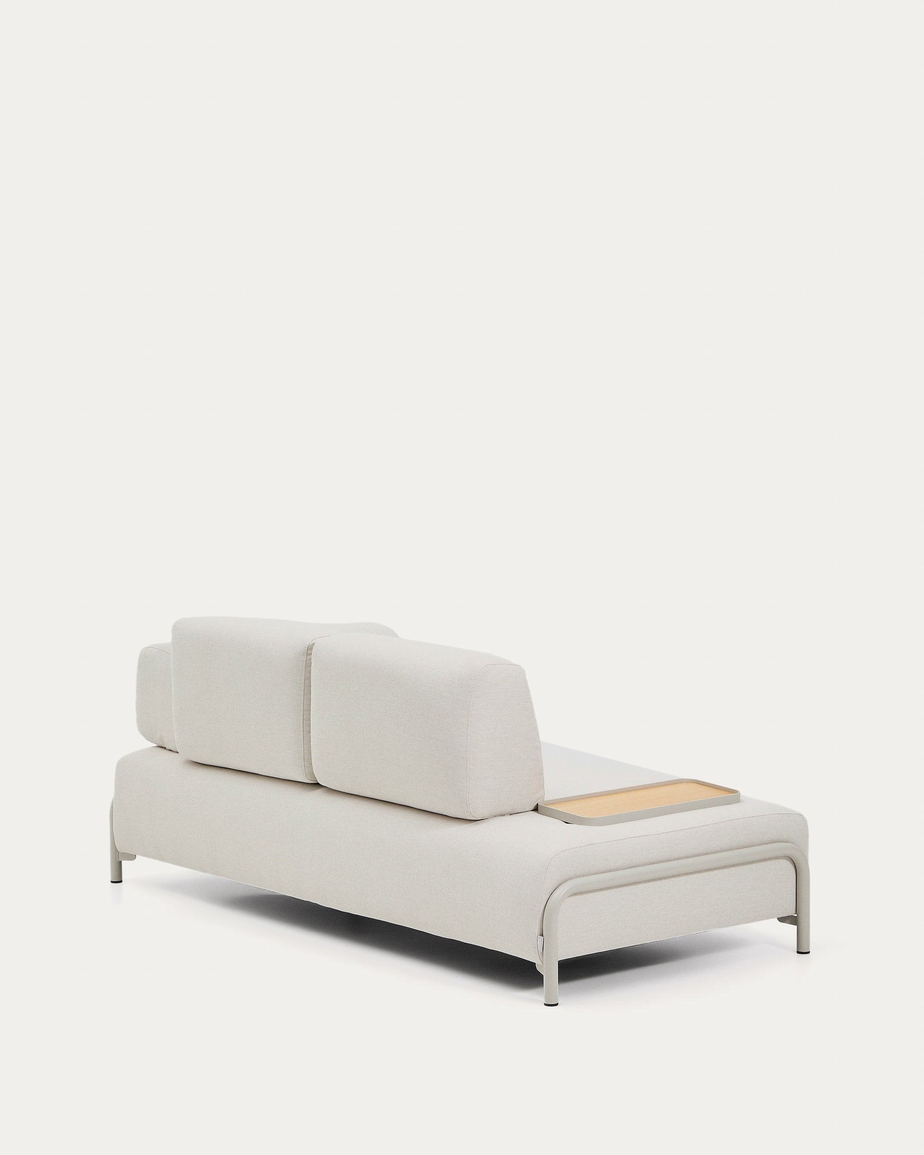 Elegantes 2-Sitzer-Sofa Compo in Ecru aus weichem Chenille. Praktisches Eichenfurnier-Tablett für Getränke und Snacks inklusive.