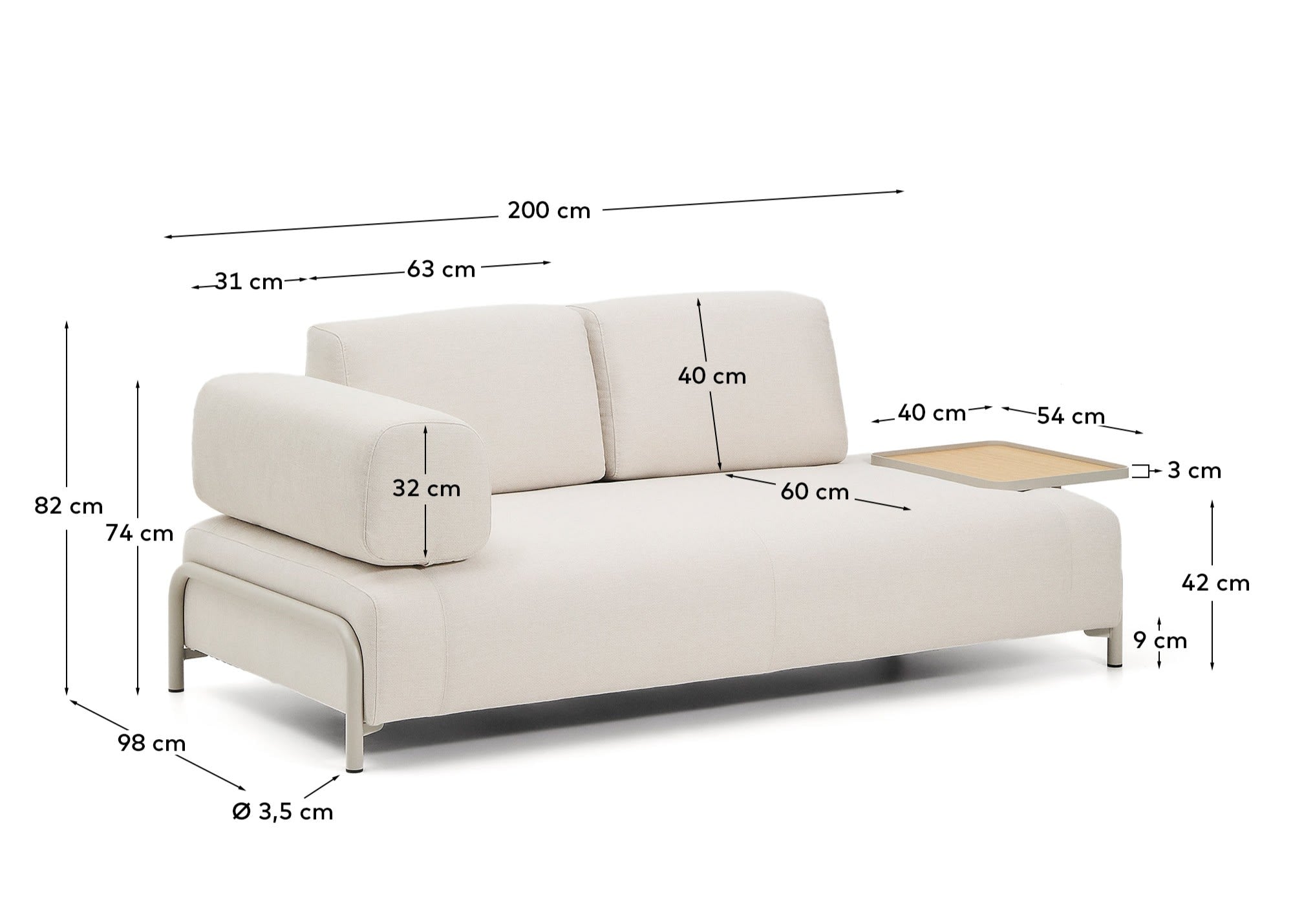 2-Sitzer-Sofa Compo aus Chenille in Ecru, großes Tablett mit Eichenfurnier und beiges Meta in Ecru präsentiert im Onlineshop von KAQTU Design AG. 2er Sofa ist von Kave Home