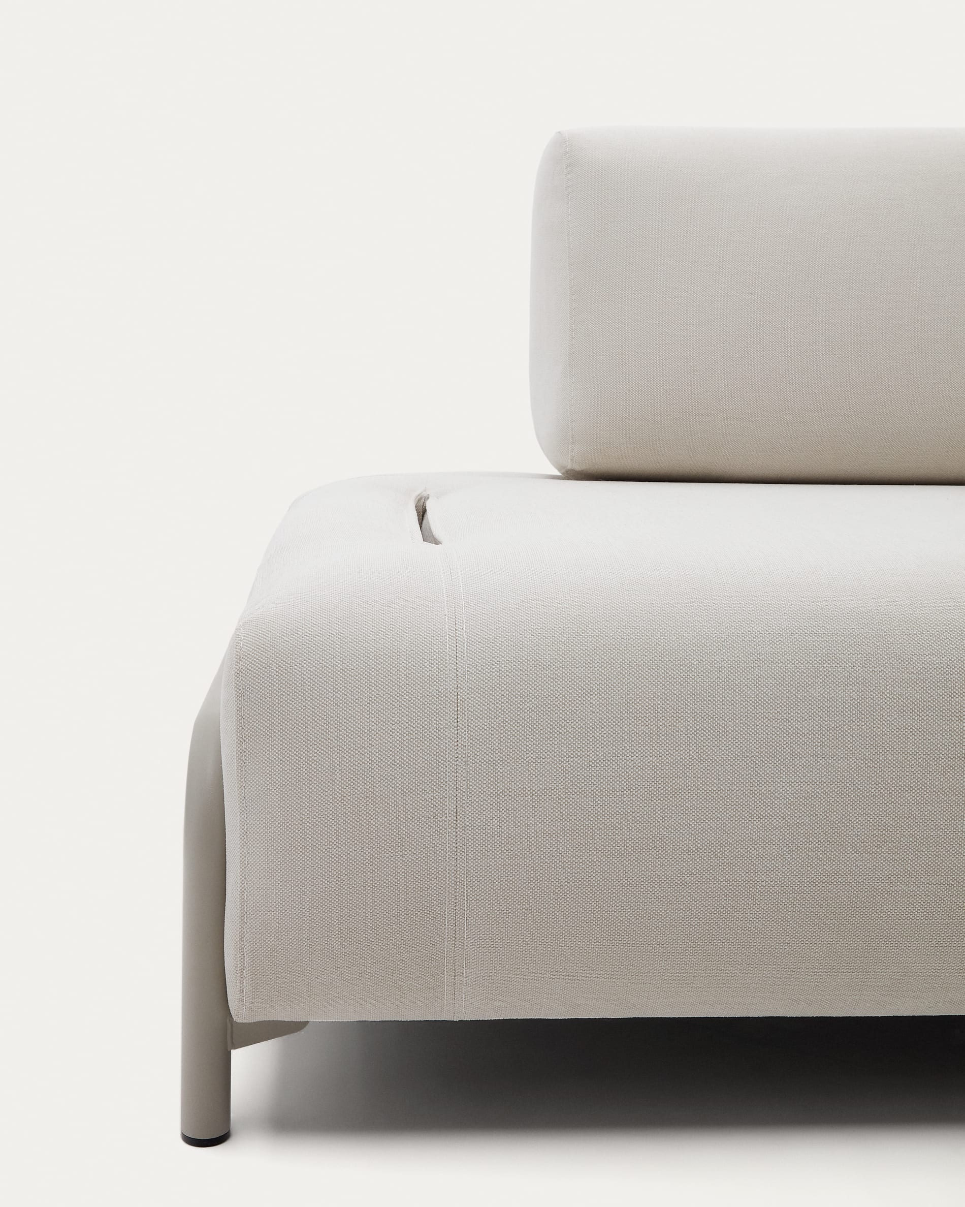 Stilvolles Compo 3-Sitzer-Modul von Kave Home, 232 cm, beige Chenille, modernes Design mit stabilem Metallrahmen.