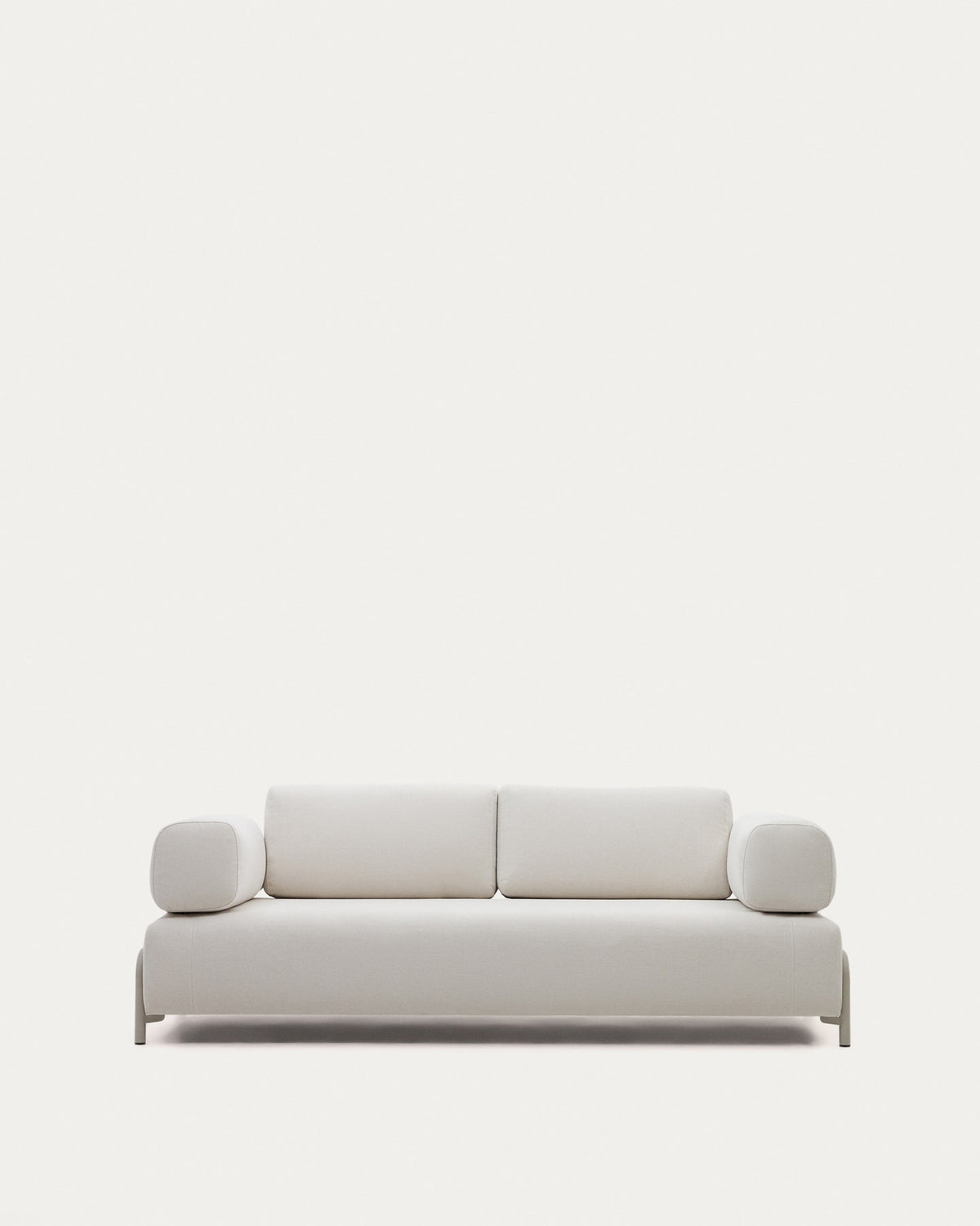 Compo 3-Sitzer-Sofa beige und Metallgestell beige 232 cm FSC Mix Credit in Beige präsentiert im Onlineshop von KAQTU Design AG. 3er Sofa ist von Kave Home