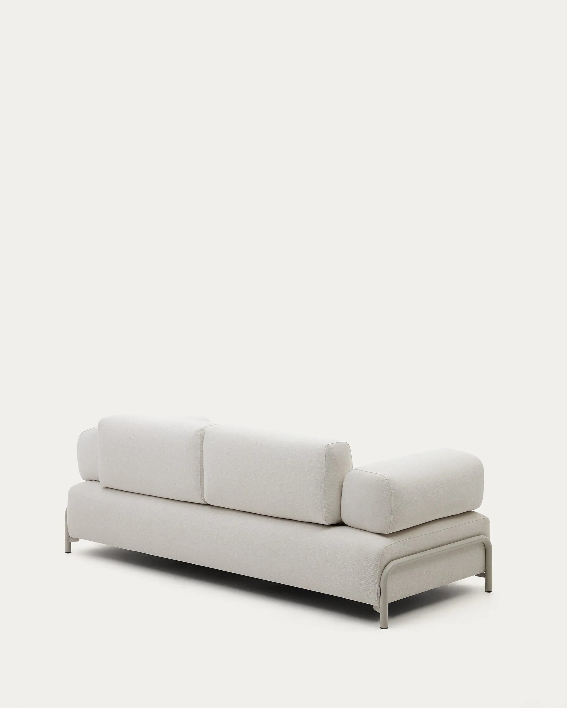 Elegantes 3-Sitzer-Sofa in Beige mit stabilem Metallgestell, ideal für stilvolle und komfortable Wohnräume.