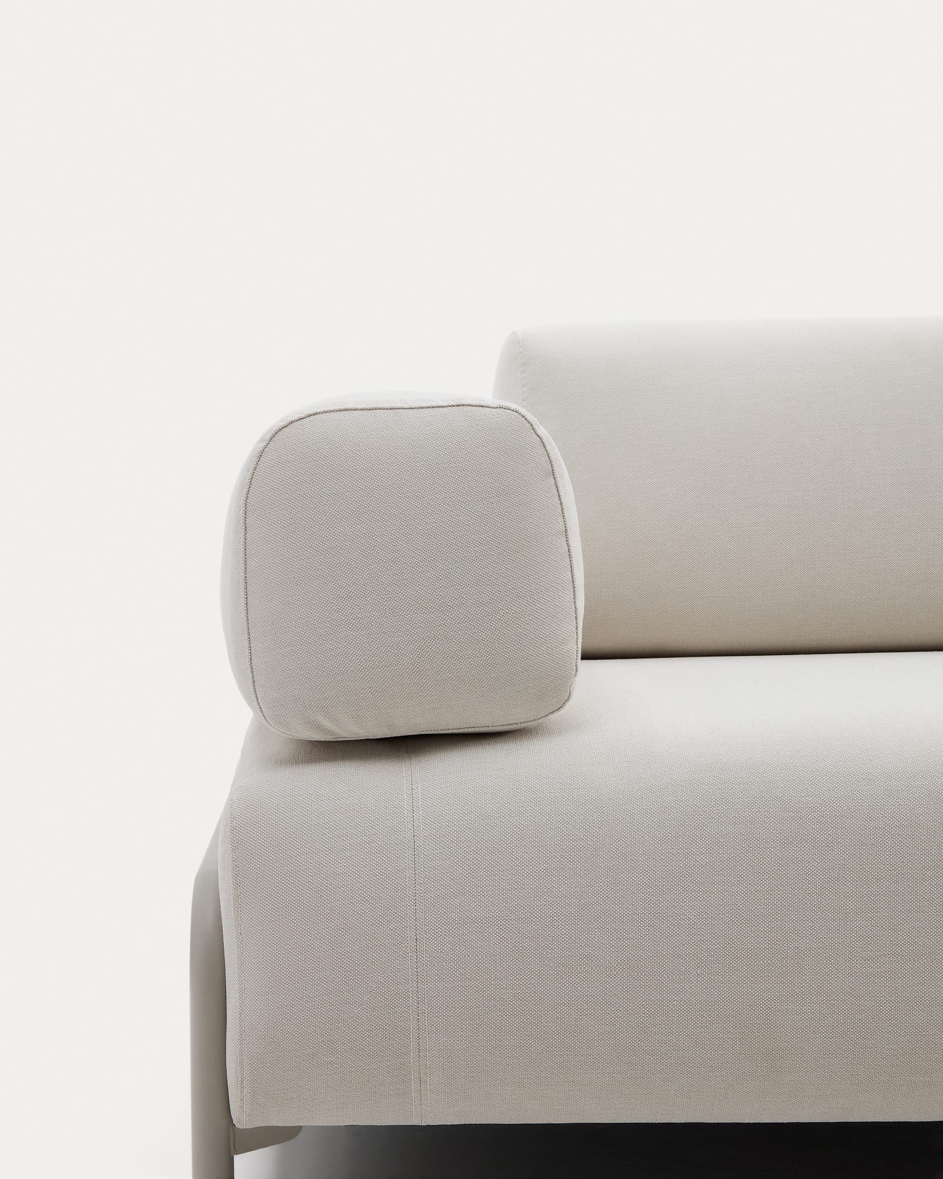 Elegantes 3-Sitzer-Sofa von Kave Home, beige, 232 cm, mit robustem Metallgestell – perfekt für moderne Wohnräume.
