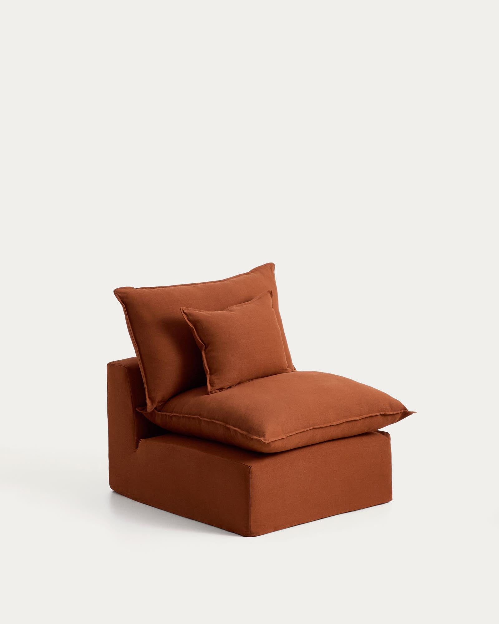 Stylischer Sessel Anarela in Terrakotta, ausgestattet mit einem abnehmbaren Leinenbezug, 90 cm, umweltfreundlich aus FSC-zertifizierten Materialien.