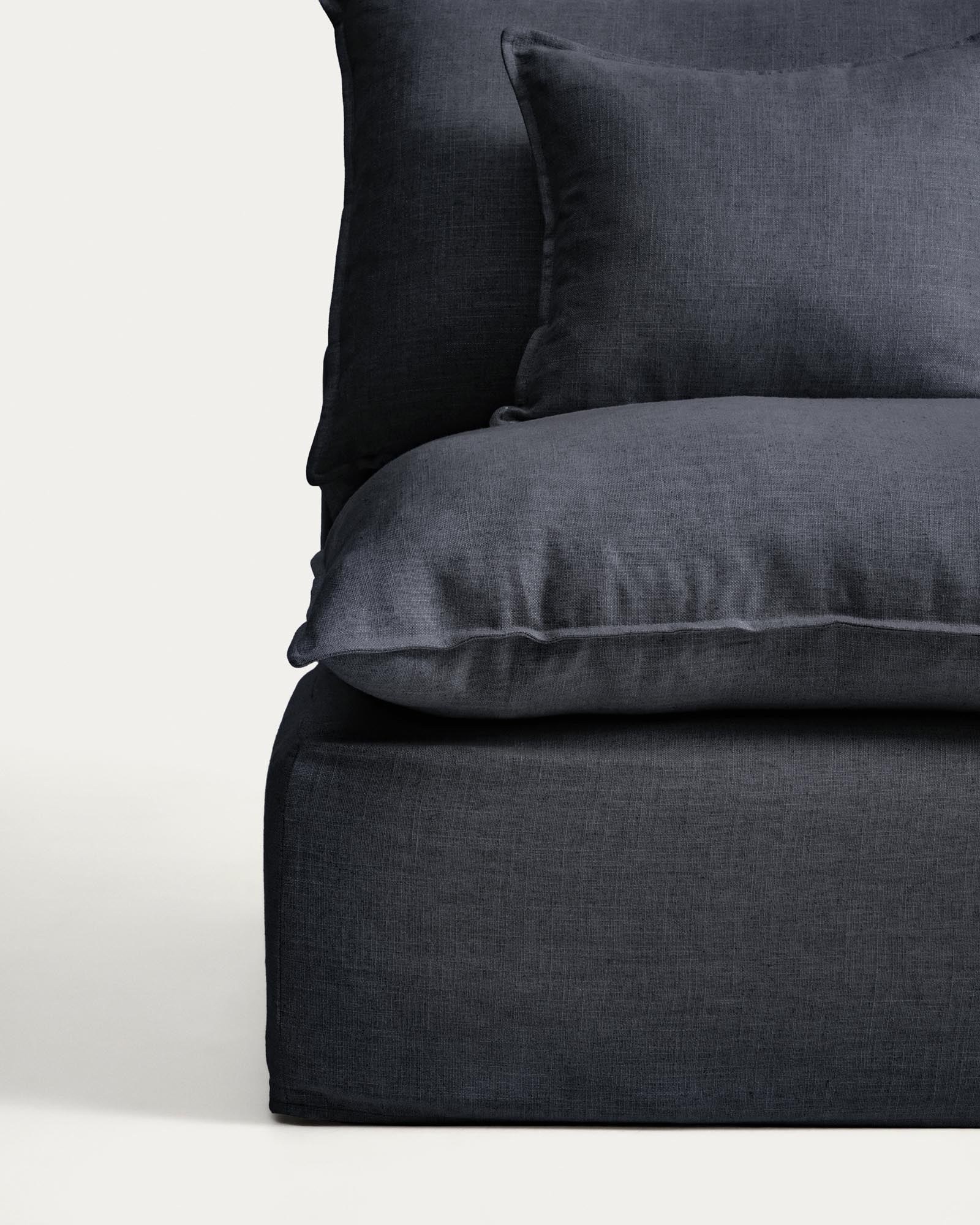 Eleganter Sessel Anarela in Dunkelgrau, gefertigt aus Leinen und Viskose, mit abnehmbarem Bezug und FSC Mix Credit, ideal für stilvolle Wohnräume.