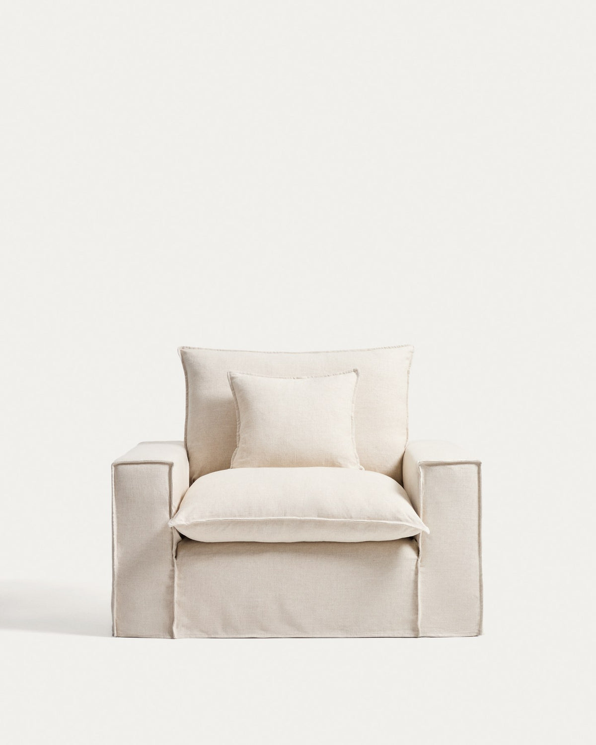 Sessel Anarela in Beige mit abnehmbarem Bezug aus Leinen und Viskose, schwarze Beine aus Polypropylen, Breite 130 cm.