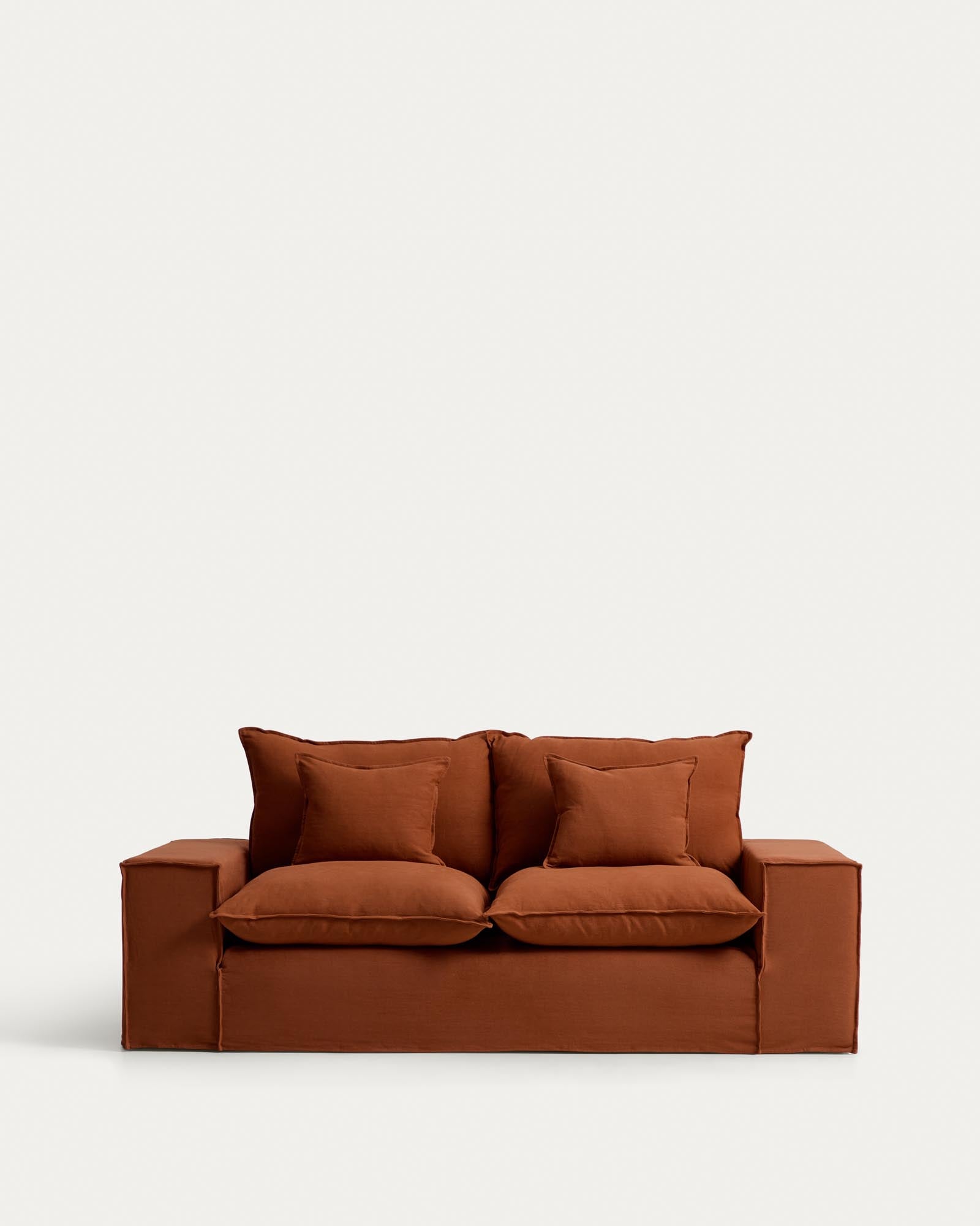 2-Sitzer-Sofa Anarela mit abnehmbarem Bezug aus Leinen in Terrakotta, 240 cm, FSC Mix Credit in Terrakotta präsentiert im Onlineshop von KAQTU Design AG. 2er Sofa ist von Kave Home