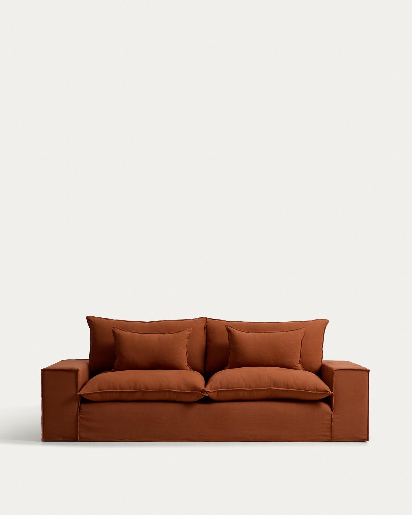 3-Sitzer-Sofa Anarela mit abnehmbarem Bezug aus Leinen in Terrakotta, 280 cm, FSC Mix Credit in Terrakotta präsentiert im Onlineshop von KAQTU Design AG. 3er Sofa ist von Kave Home
