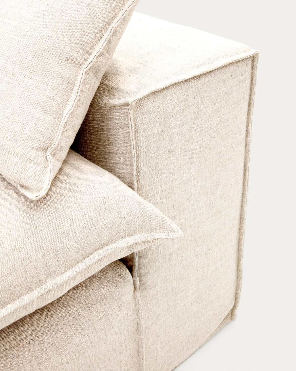 Abziehbares 3-Sitzer-Sofa Anarela mit beigen Leinenkissen FSC Mix Credit 280 cm. in Beige präsentiert im Onlineshop von KAQTU Design AG. 3er Sofa ist von Kave Home