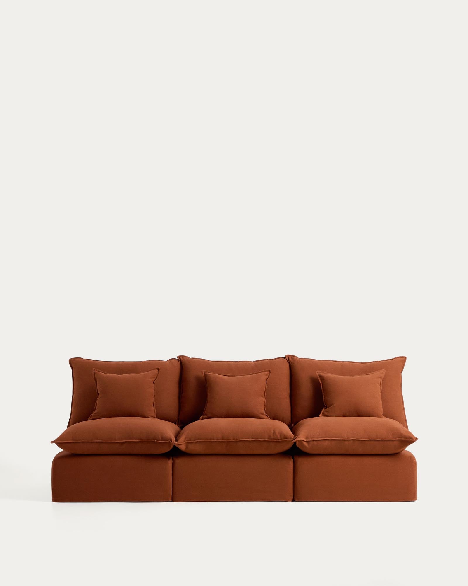 3-Sitzer-Modularsofa Anarela mit abnehmbarem Bezug aus Leinen in Terrakotta, 270 cm, FSC Mix Credit in Terrakotta präsentiert im Onlineshop von KAQTU Design AG. 3er Sofa ist von Kave Home
