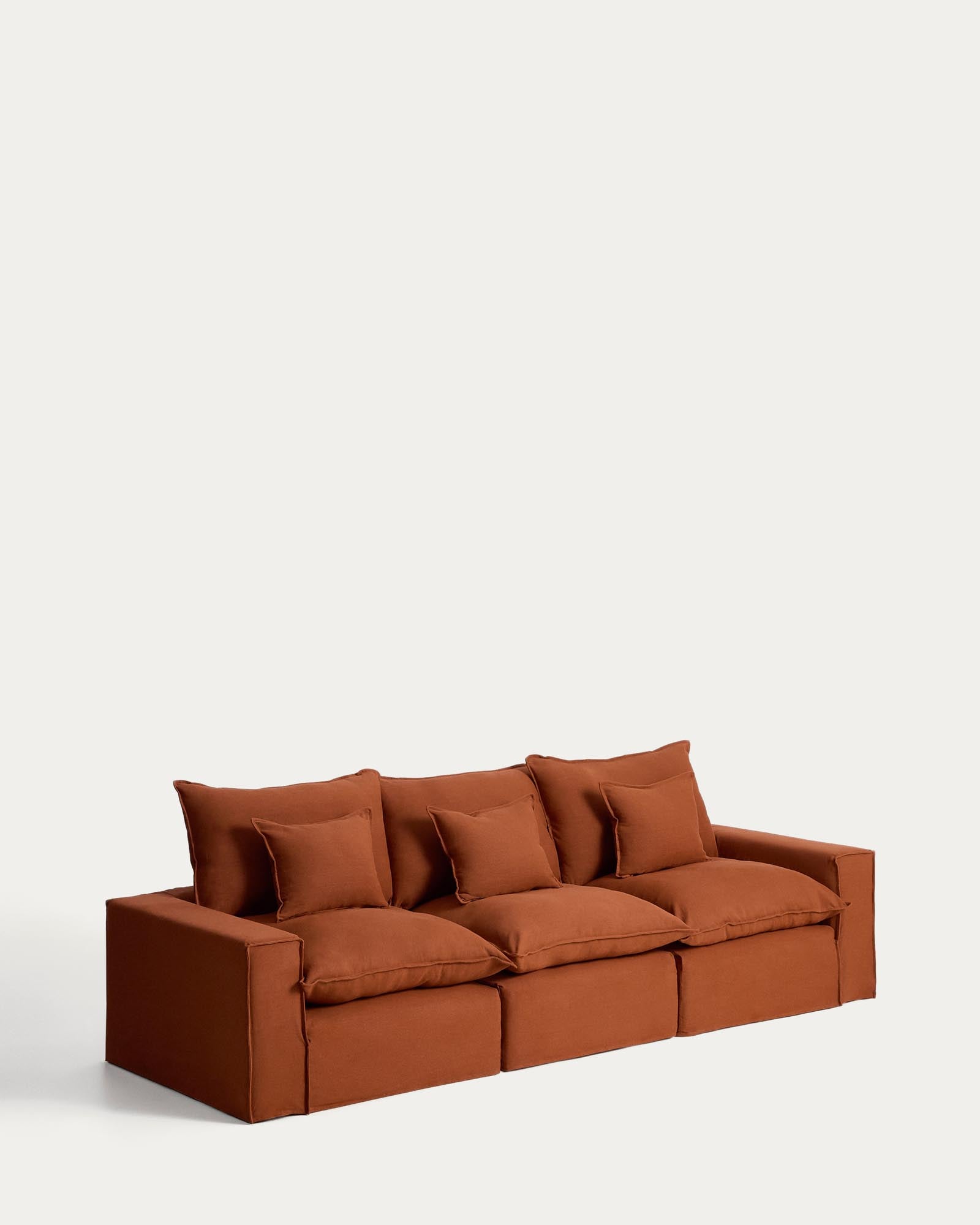 Modulares 3-Sitzer-Sofa Anarela in stilvollem Terrakotta, gefertigt aus Leinen mit abnehmbarem Bezug, 310 cm, umweltfreundlich und modern.