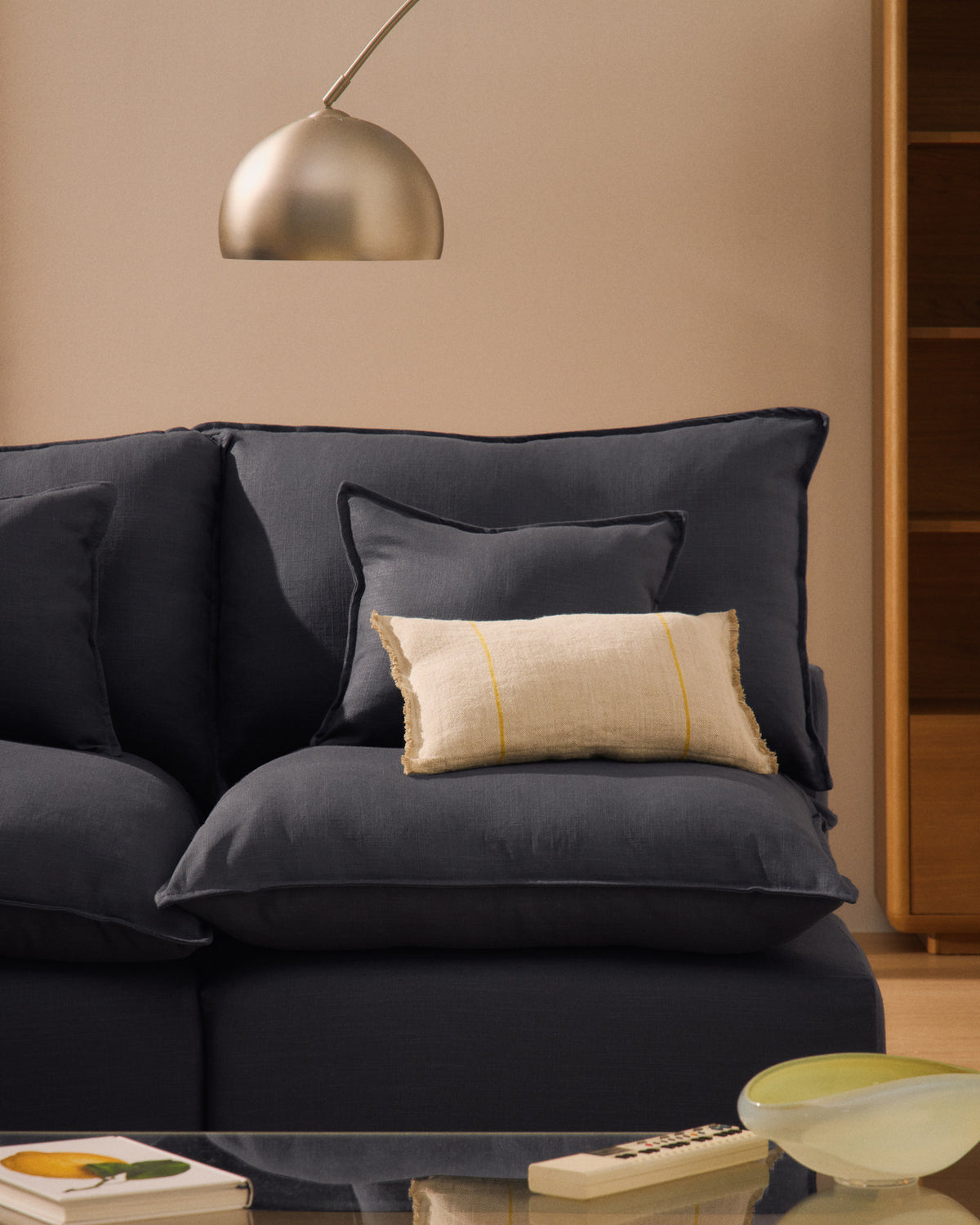 Modulares 4-Sitzer-Ecksofa Anarela mit abnehmbarem Bezug aus Leinen und Viskose in Dunkelgrau, 287 x 197 cm / 197 x 287 cm, FSC Mix Credit in Dunkelgrau präsentiert im Onlineshop von KAQTU Design AG. 4er Sofa ist von Kave Home