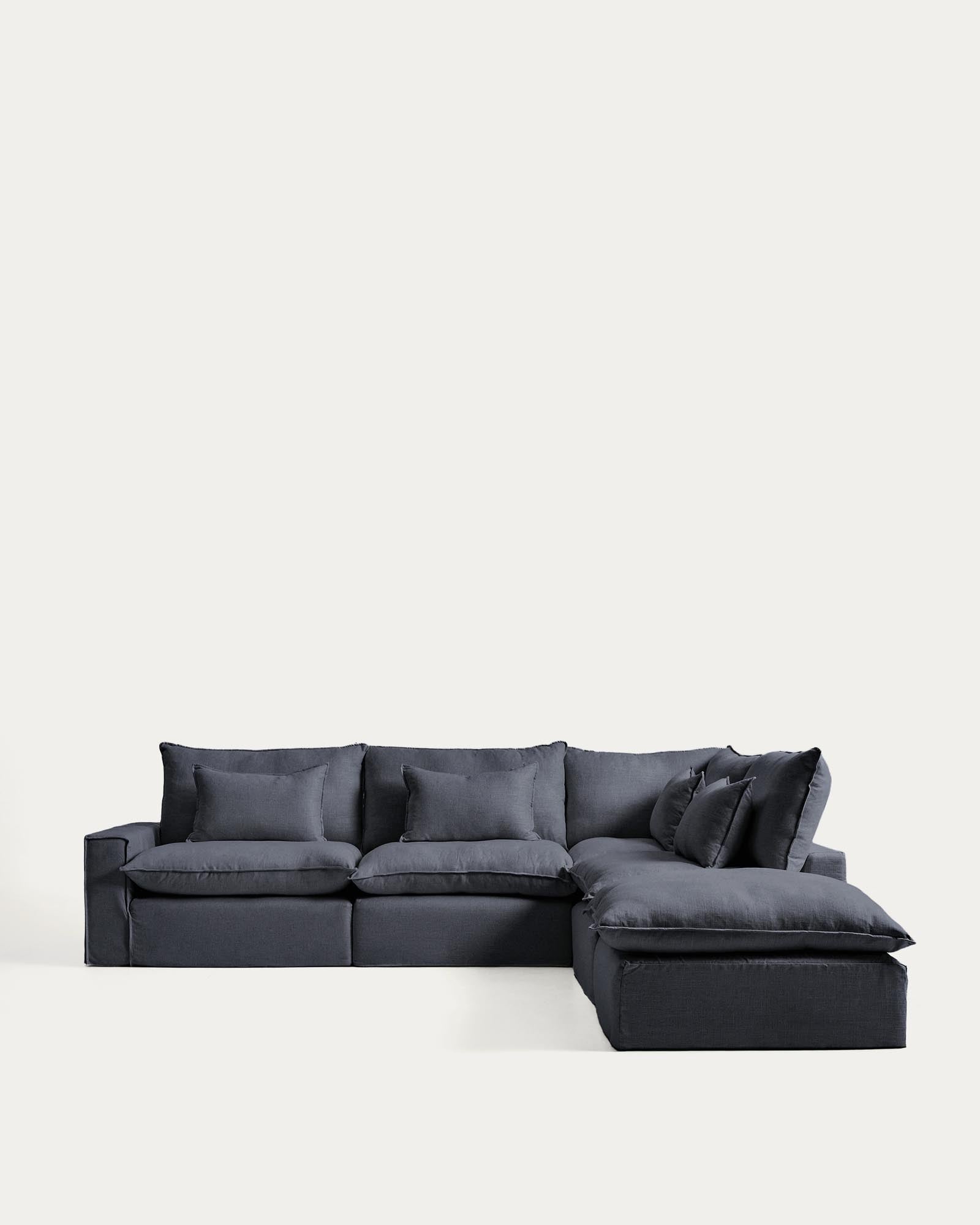 Modulares 6-Sitzer-Ecksofa Anarela mit abnehmbarem Bezug aus Leinen und Viskose in Dunkelgrau, 347 x 307 cm, FSC Mix Credit in Dunkelgrau präsentiert im Onlineshop von KAQTU Design AG. 5er Sofa ist von Kave Home