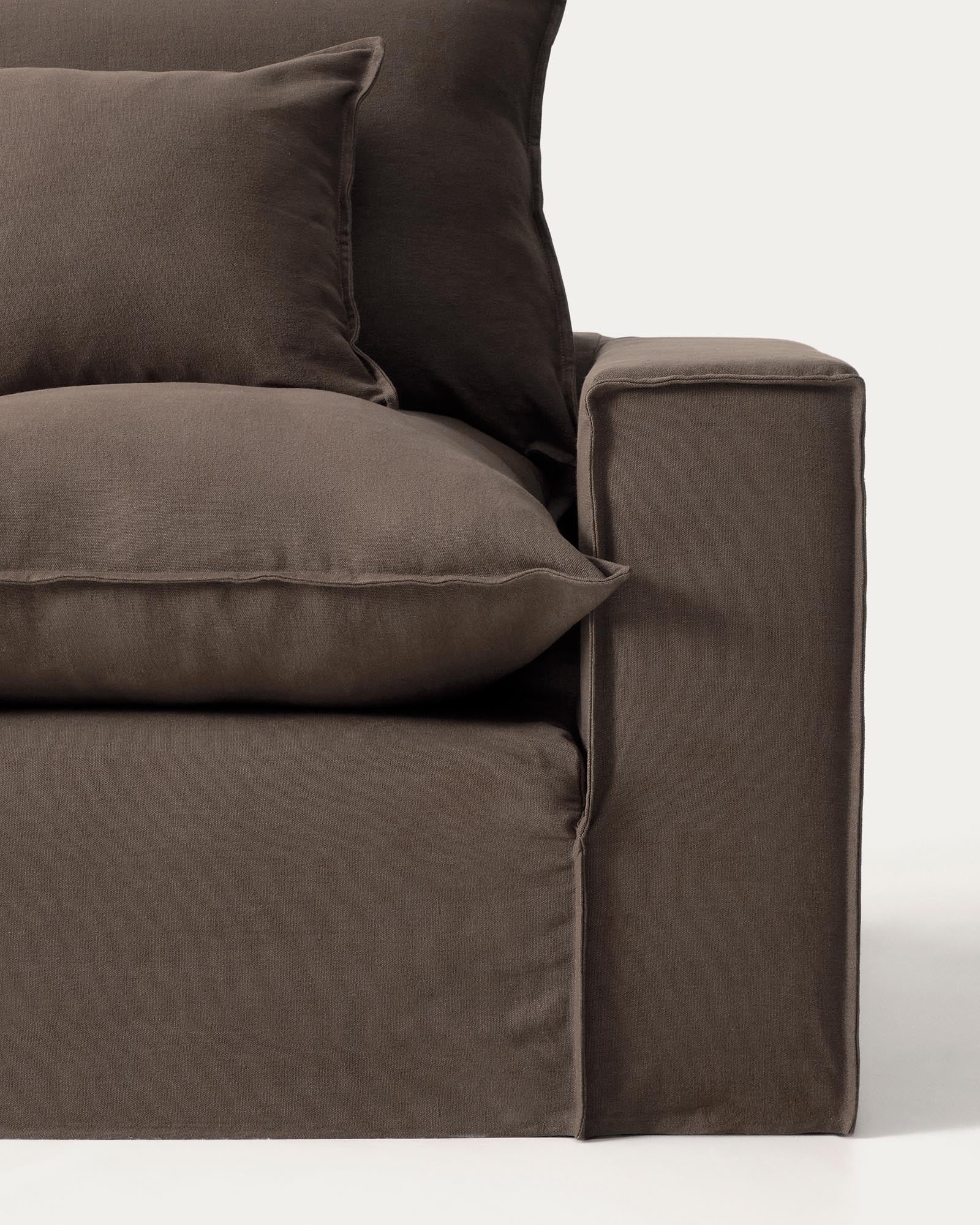 Elegantes modulares Ecksofa für 6 Personen in Taupe, mit abnehmbarem Leinenbezug und FSC-zertifiziertem Holz, ideal für stilvolle Wohnräume.