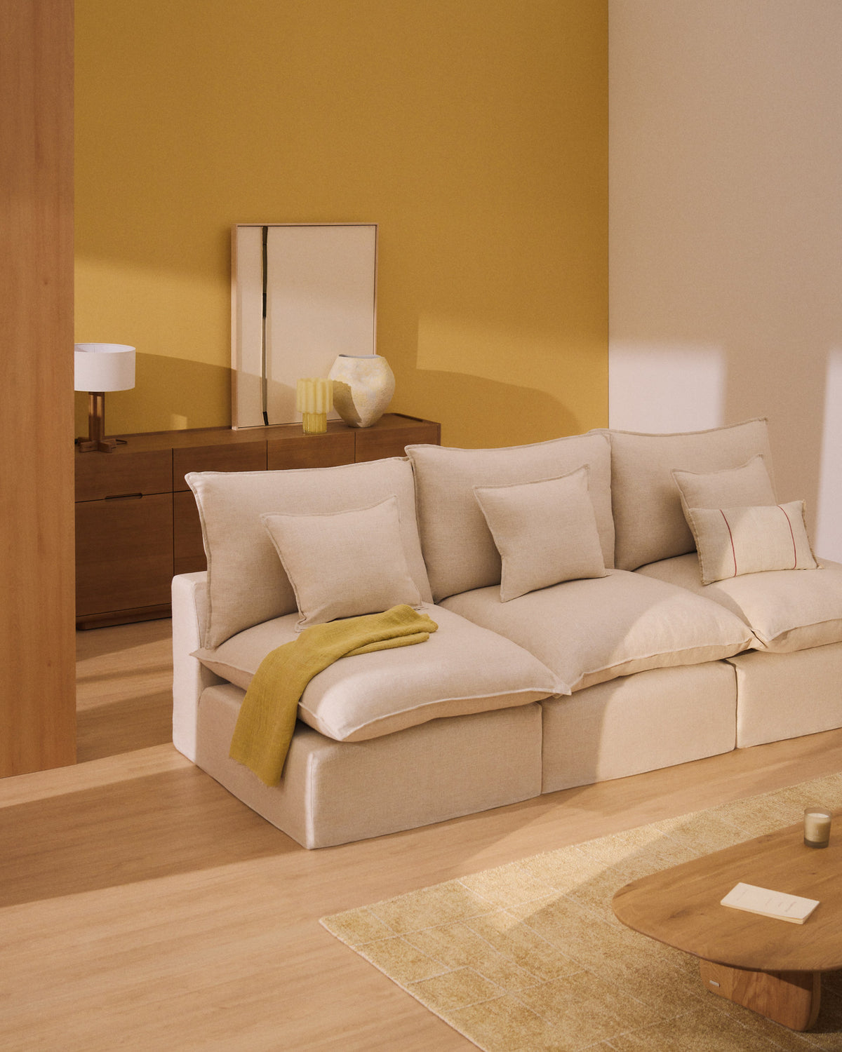 5-Sitzer-Modularsofa Anarela mit abnehmbarem Bezug aus Leinen und Viskose in Beige, 330 cm, FSC Mix Credit in Beige präsentiert im Onlineshop von KAQTU Design AG. 5er Sofa ist von Kave Home