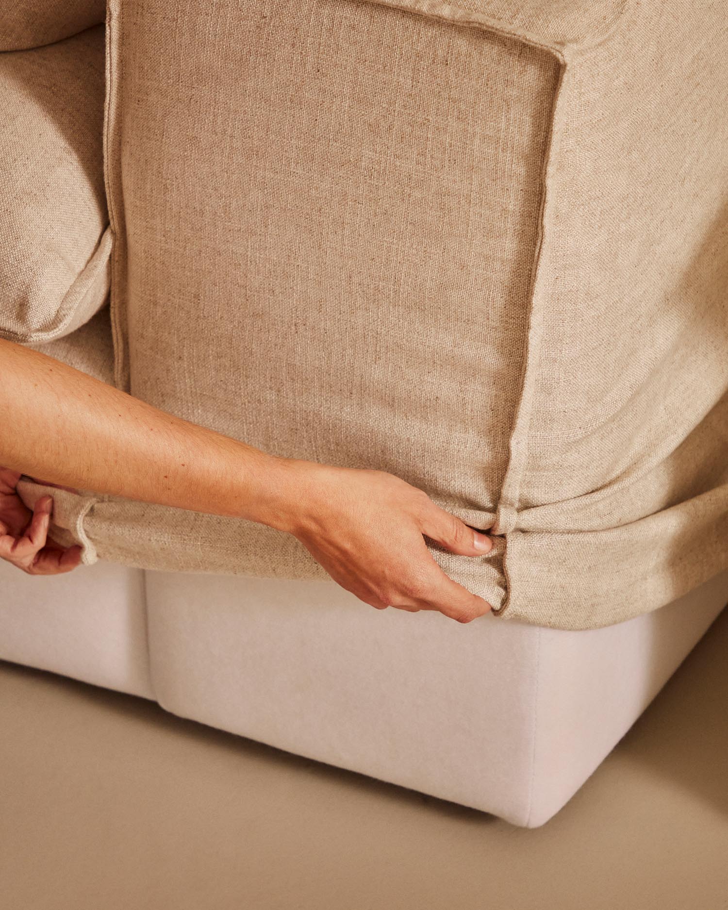 Bezug für 2-Sitzer Sofa Anarela in beigem Leinen in Beige präsentiert im Onlineshop von KAQTU Design AG. Sofa-Zubehör ist von Kave Home