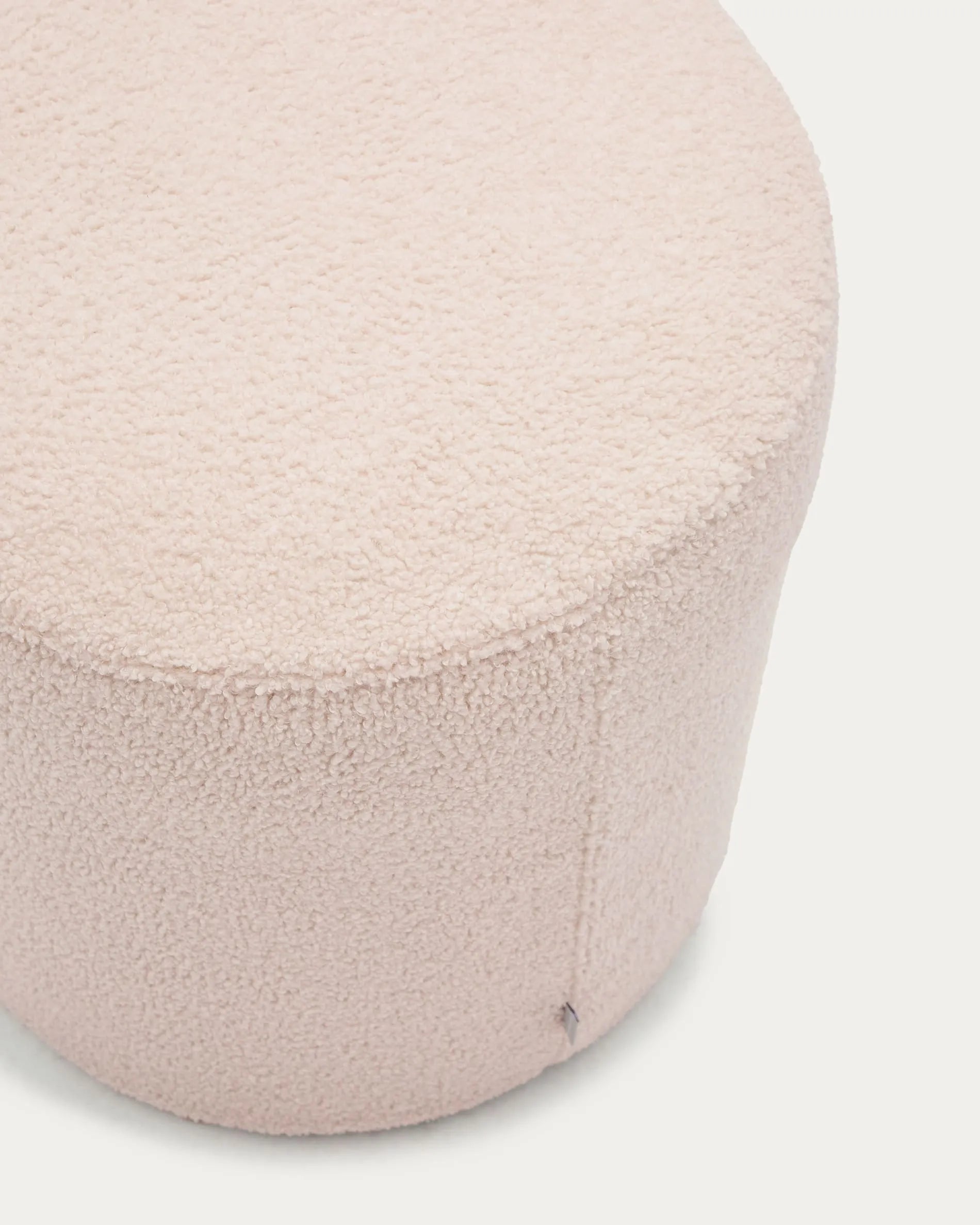 Rosa Bouclé-Fusshocker Kaeli von Kave Home, Ø 43 cm, mit abnehmbarem Bezug, perfekt für moderne und elegante Wohnräume.