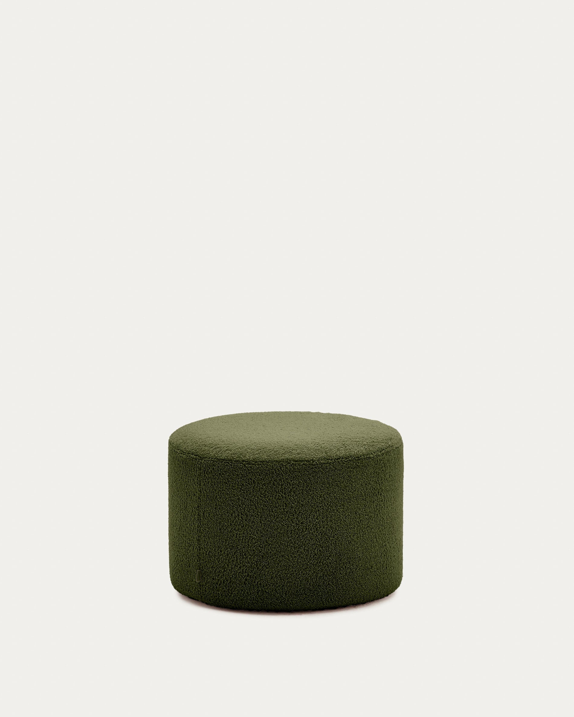 Fusshocker Kaeli, Ø 60 cm, mit grünem Bouclé-Bezug, abnehmbar, von Kave Home – modern, komfortabel und vielseitig einsetzbar.