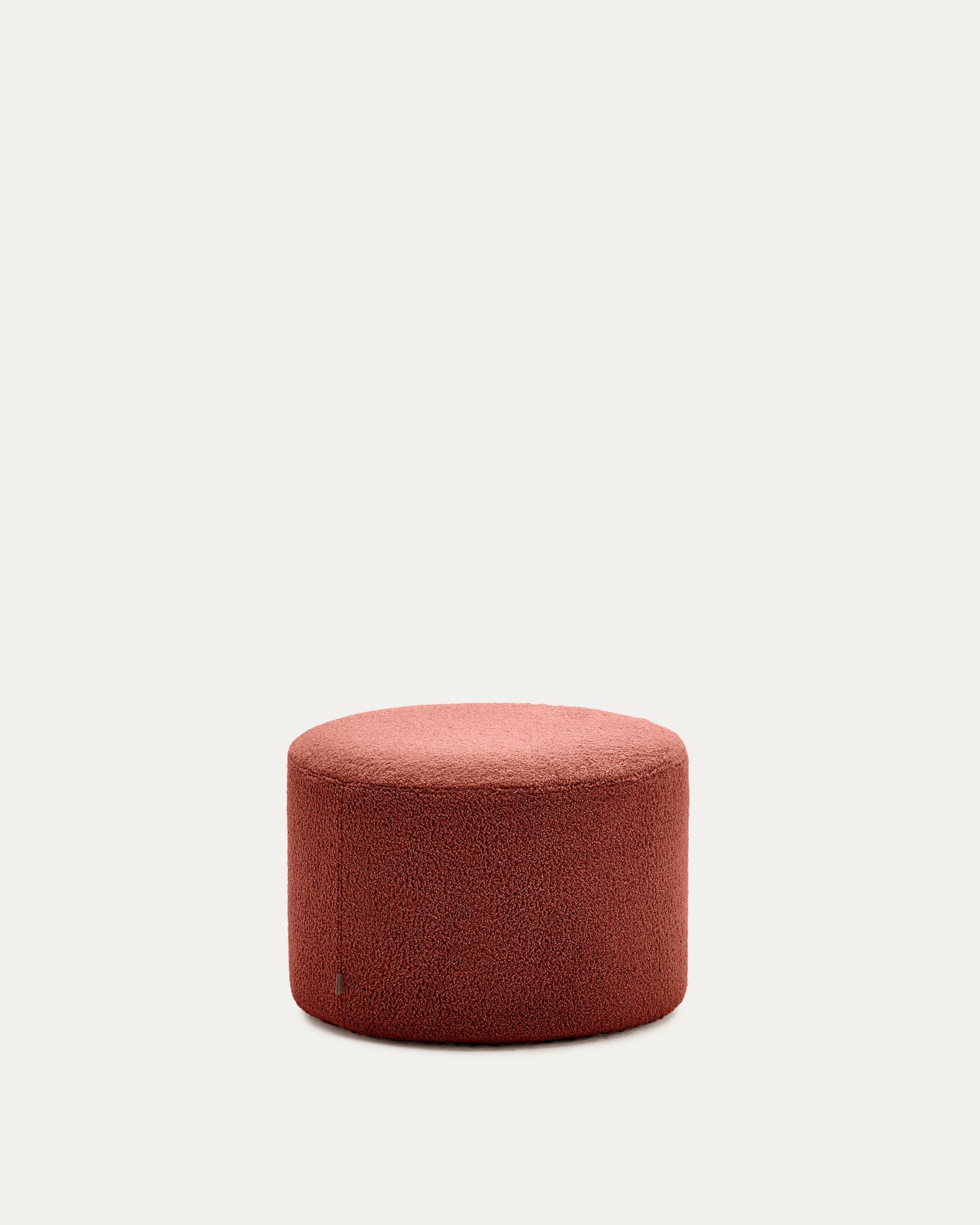3D-Modell des stilvollen, terrakottafarbenen Fusshockers Kaeli, Ø 60 cm, mit abnehmbarem Bouclé-Bezug.