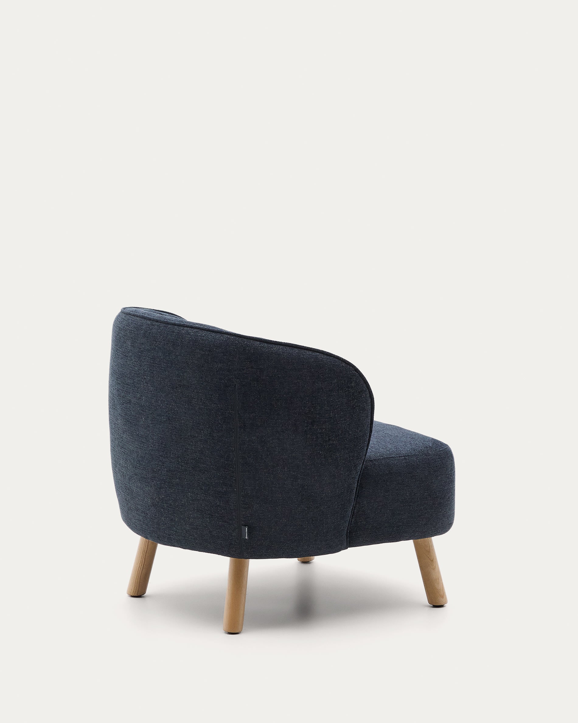Armchair Ulit made of blue-gray chenille and legs made of solid beech wood with natural FI