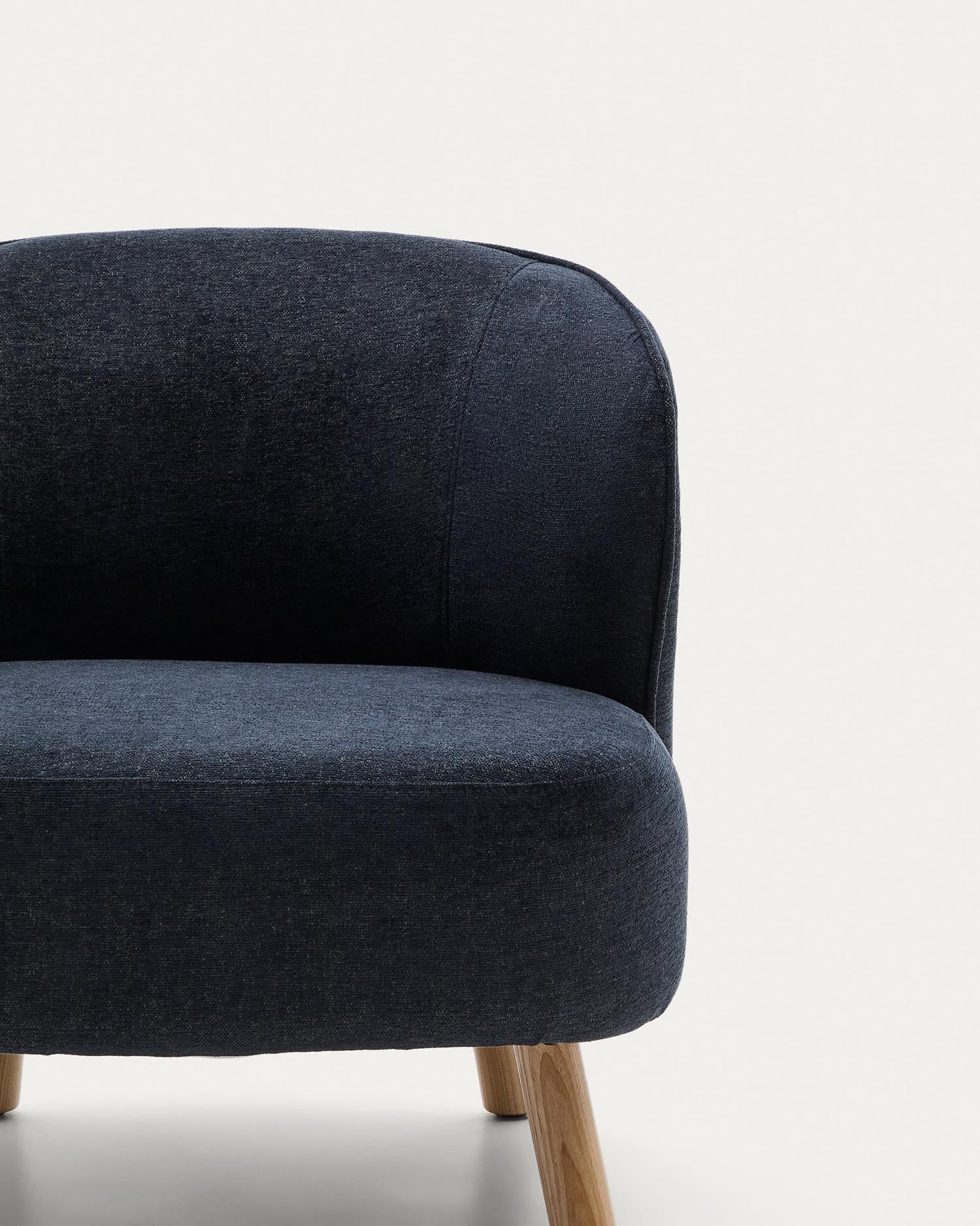 Armchair Ulit made of blue-gray chenille and legs made of solid beech wood with natural FI