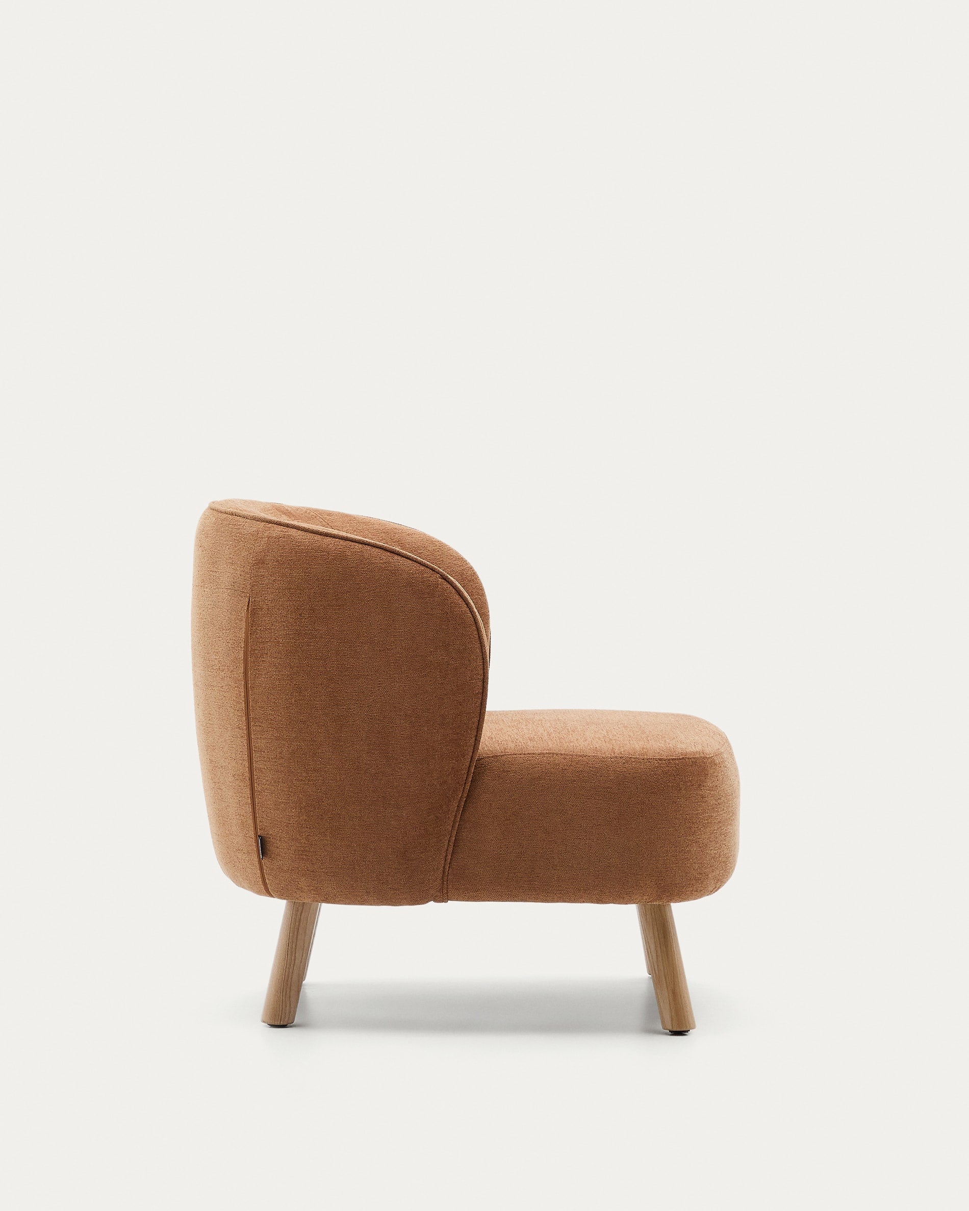 Ulit armchair made of terracotta<tc>ott</tc>a-colored chenille and legs made of solid beech wood with natural