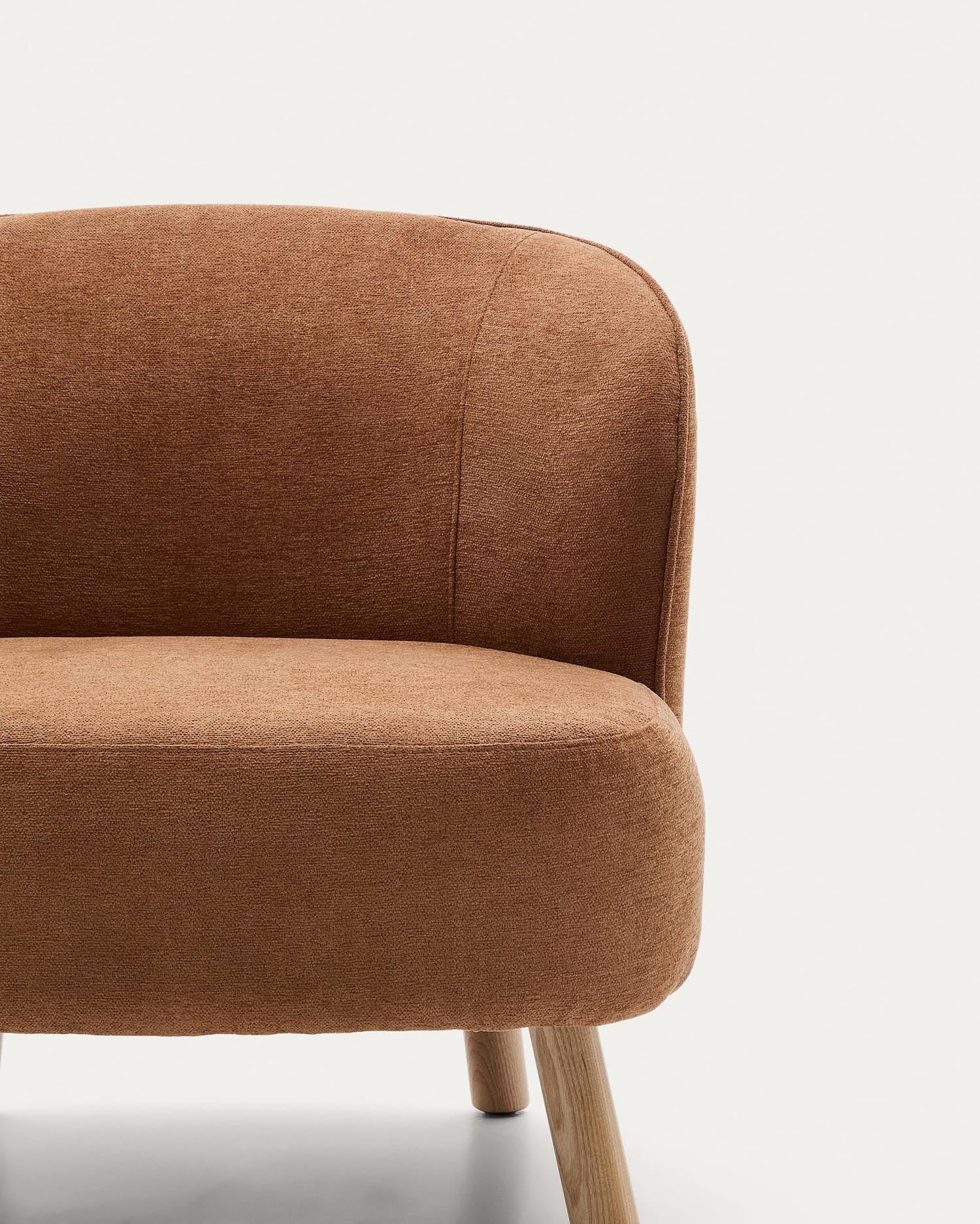 Ulit armchair made of terracotta<tc>ott</tc>a-colored chenille and legs made of solid beech wood with natural