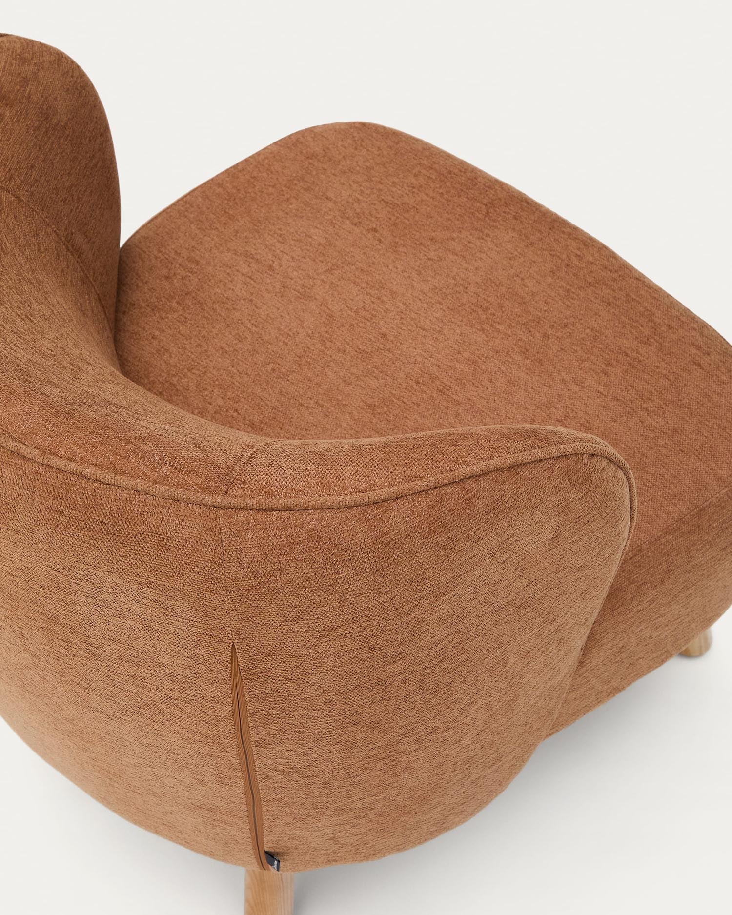 Ulit armchair made of terracotta<tc>ott</tc>a-colored chenille and legs made of solid beech wood with natural
