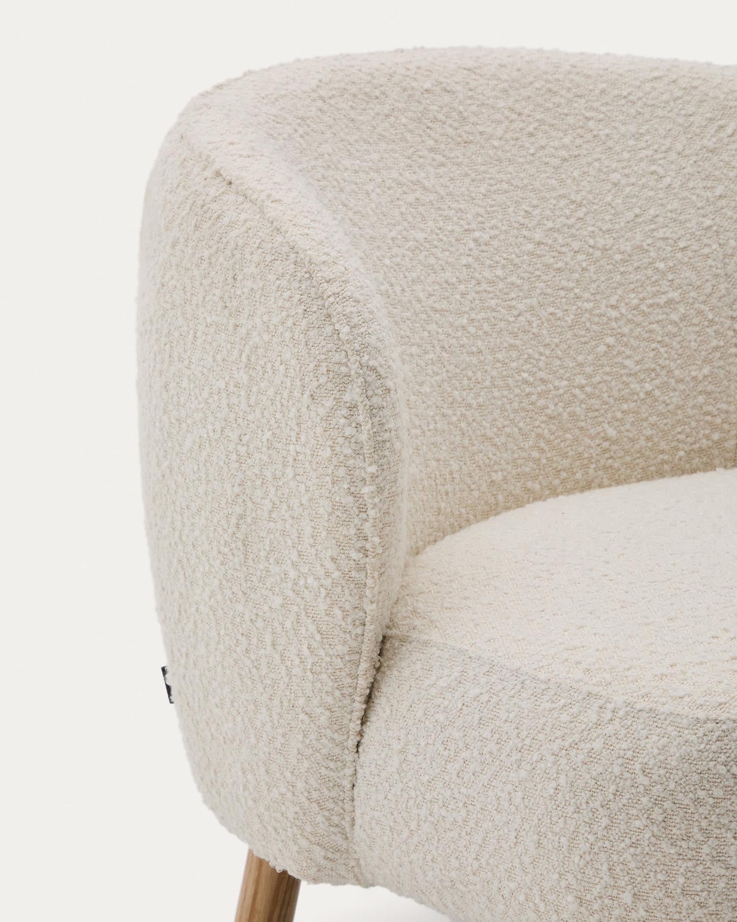 Ulit armchair made of <tc>wEIS</tc> sheepskin and solid beech wood legs with a natural finish