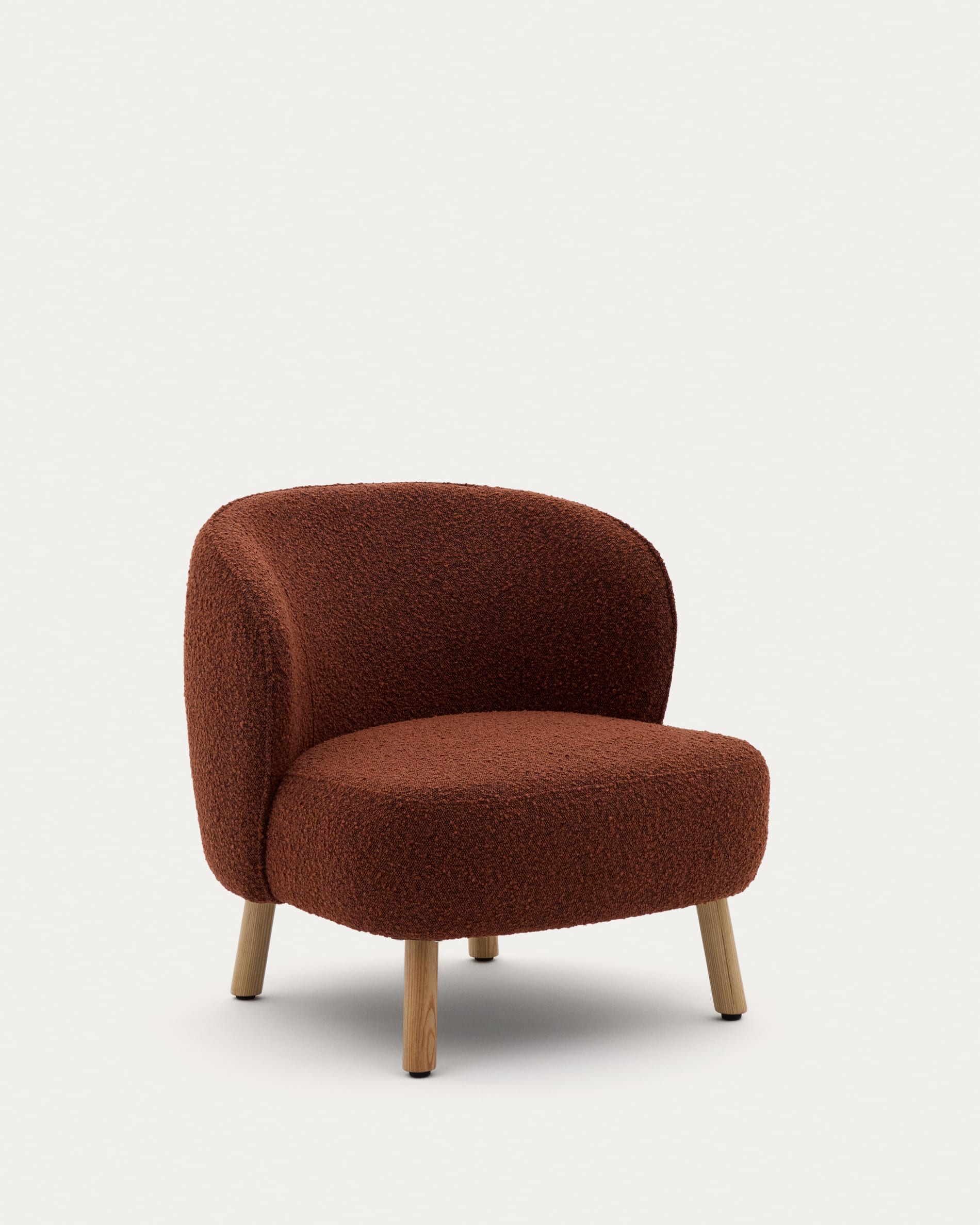 Ulit armchair made of terracotta<tc>ott</tc>a-colored sheepskin and legs made of solid beech wood with natural