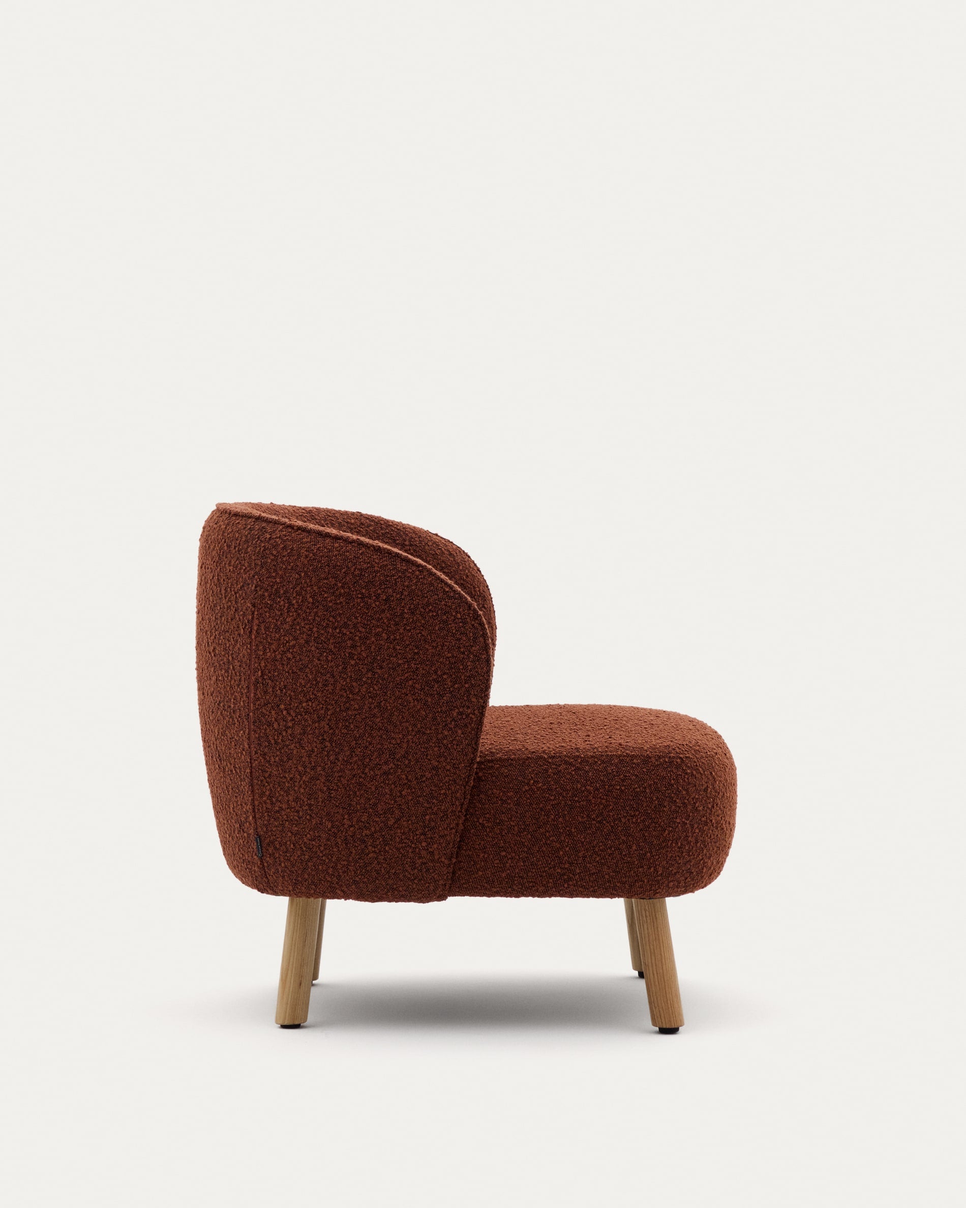 Ulit armchair made of terracotta<tc>ott</tc>a-colored sheepskin and legs made of solid beech wood with natural