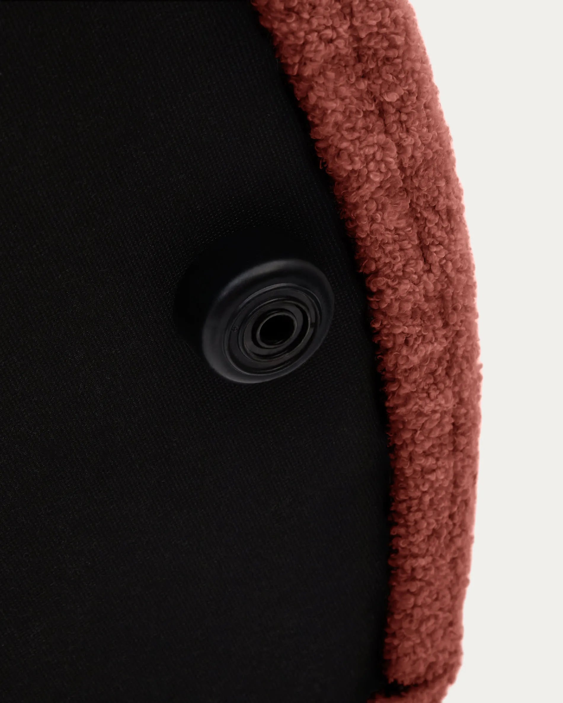 Fusshocker Kaeli, Ø 90 cm, terrakotta Bouclé, abnehmbarer Bezug, modern, komfortabel, vielseitig, ideal für stilvolle Räume.