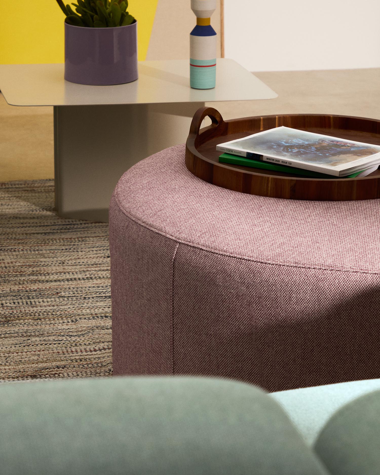 Fußablage mit abnehmbarem Bezug Kaeli violett Ø 90 cm in Lila präsentiert im Onlineshop von KAQTU Design AG. Hocker ist von Kave Home